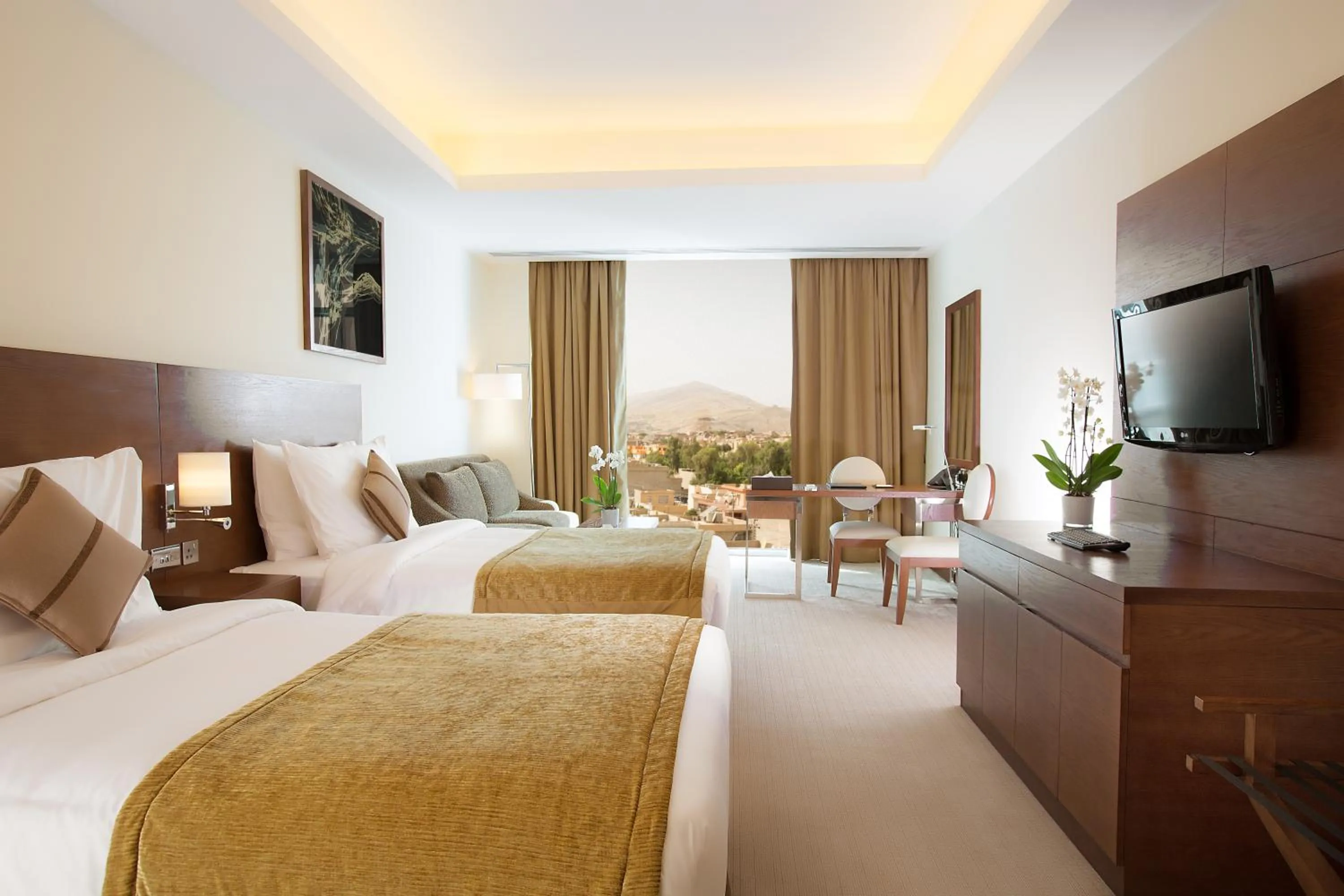 Photo of the whole room, Bed in Copthorne Hotel Baranan