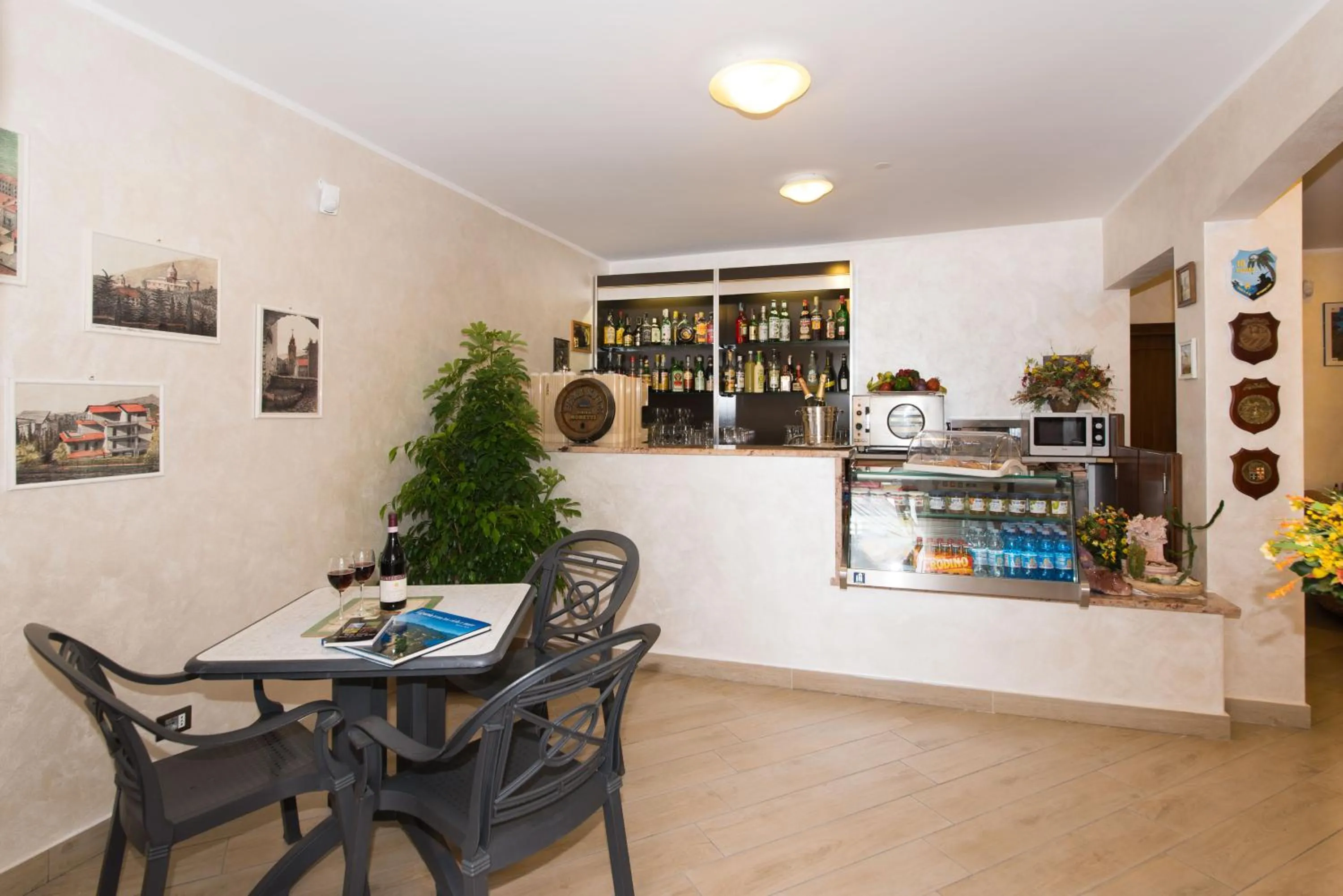 Restaurant/places to eat in Residence Oleandro