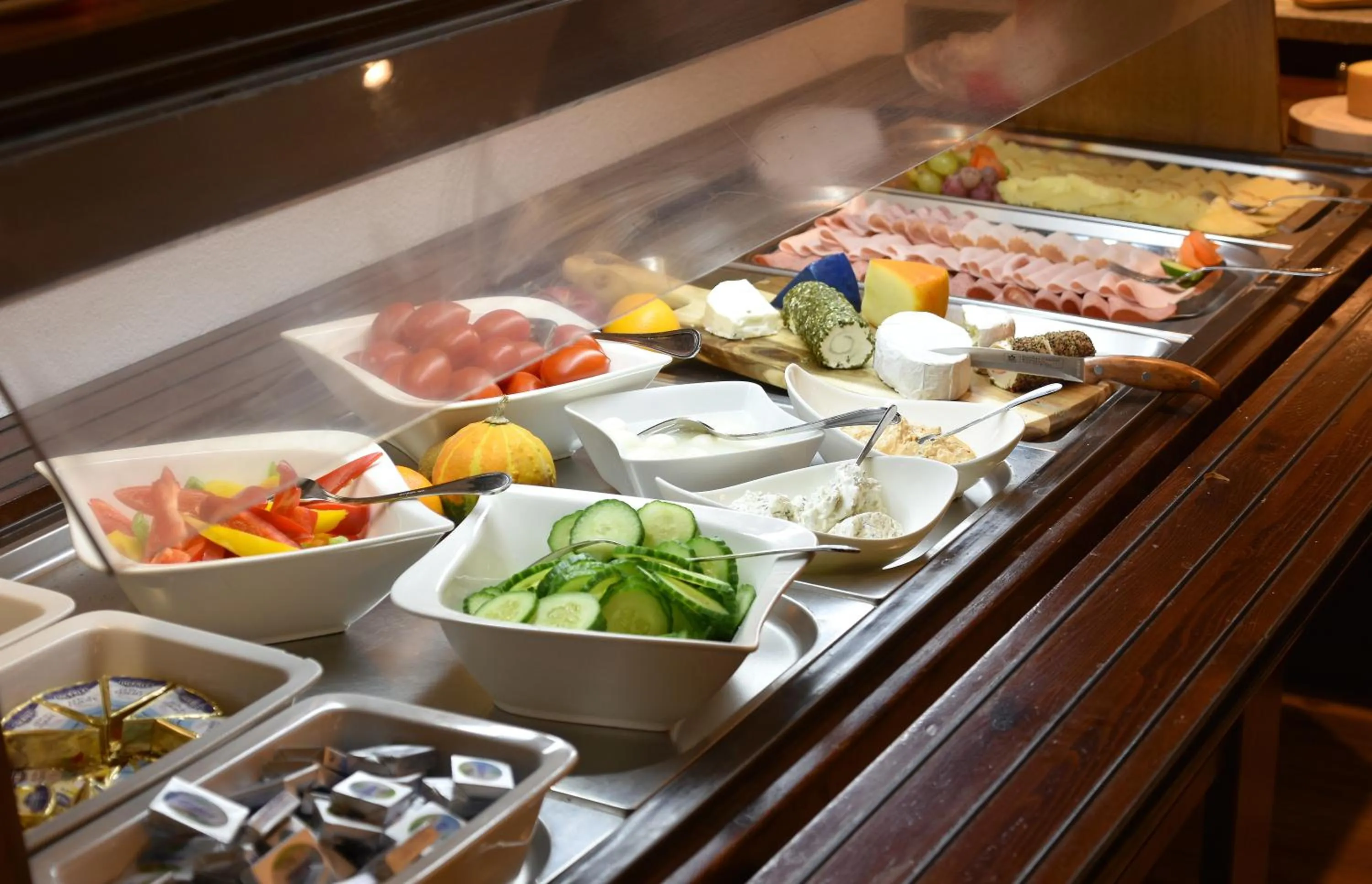 Buffet breakfast in Hotel Torwirt