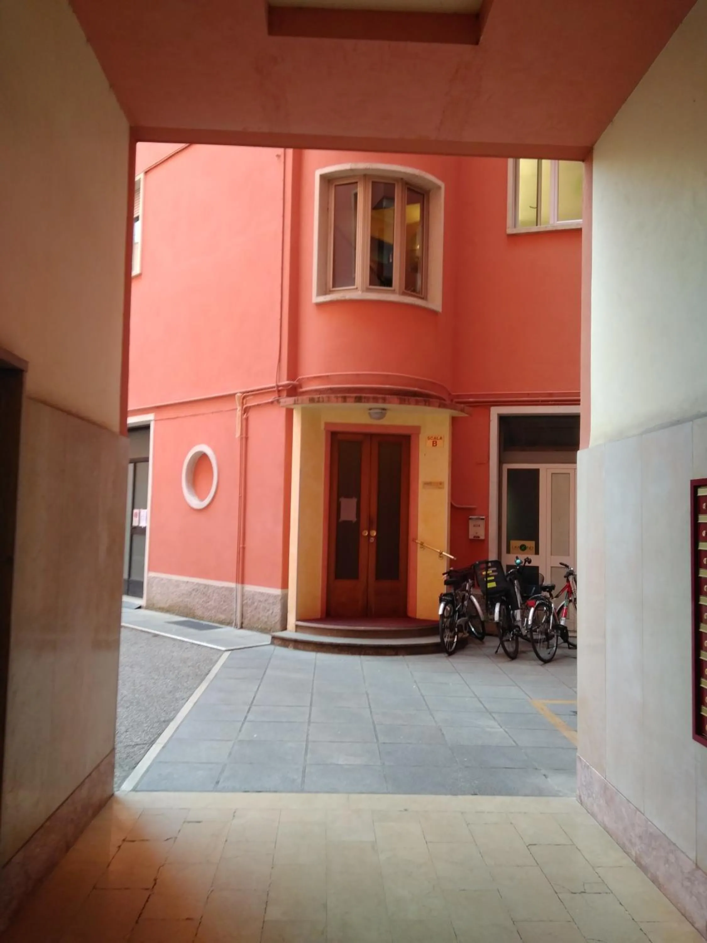Inner courtyard view in Dolce Notte Apartments
