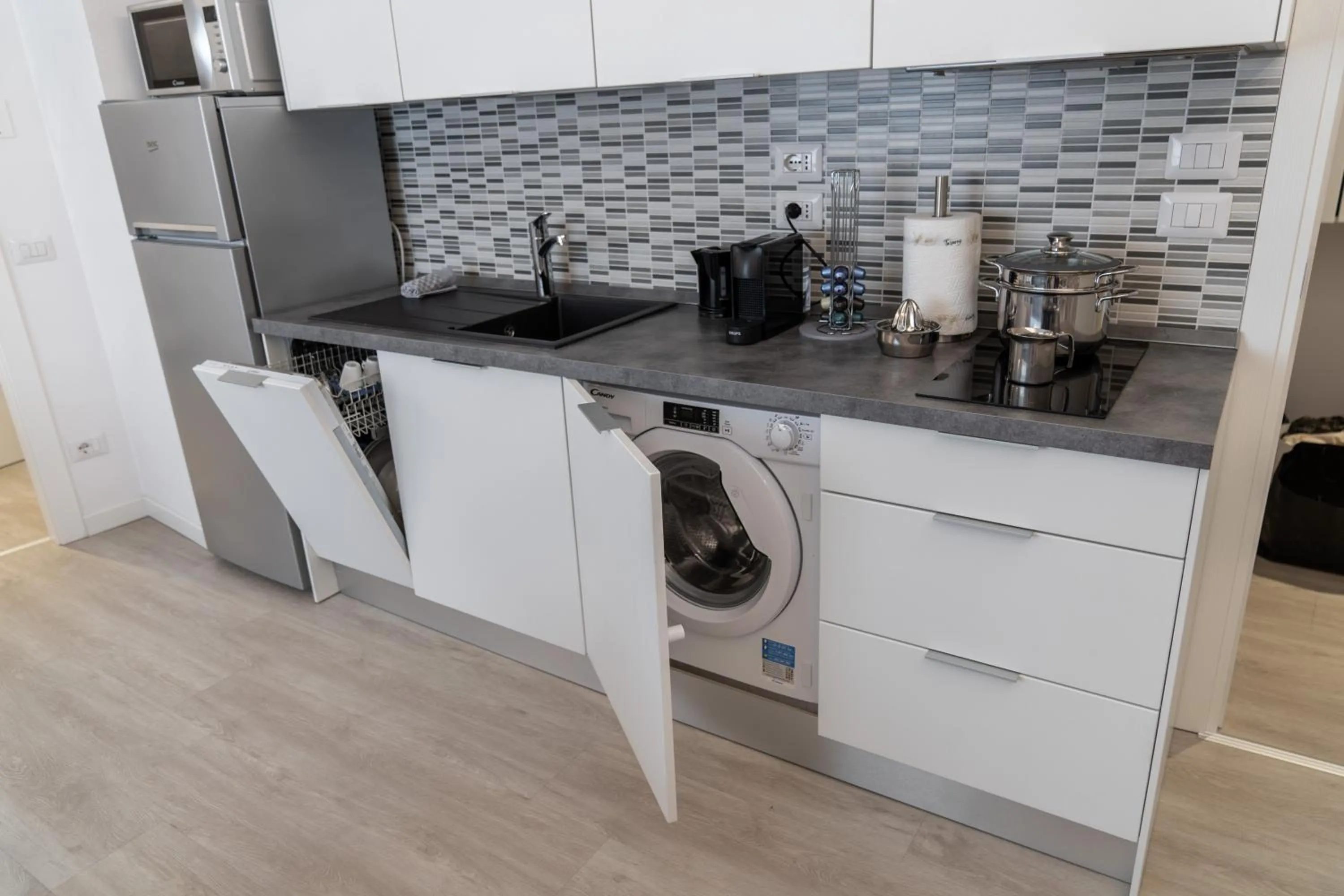 Coffee/tea facilities in Dolce Notte Apartments