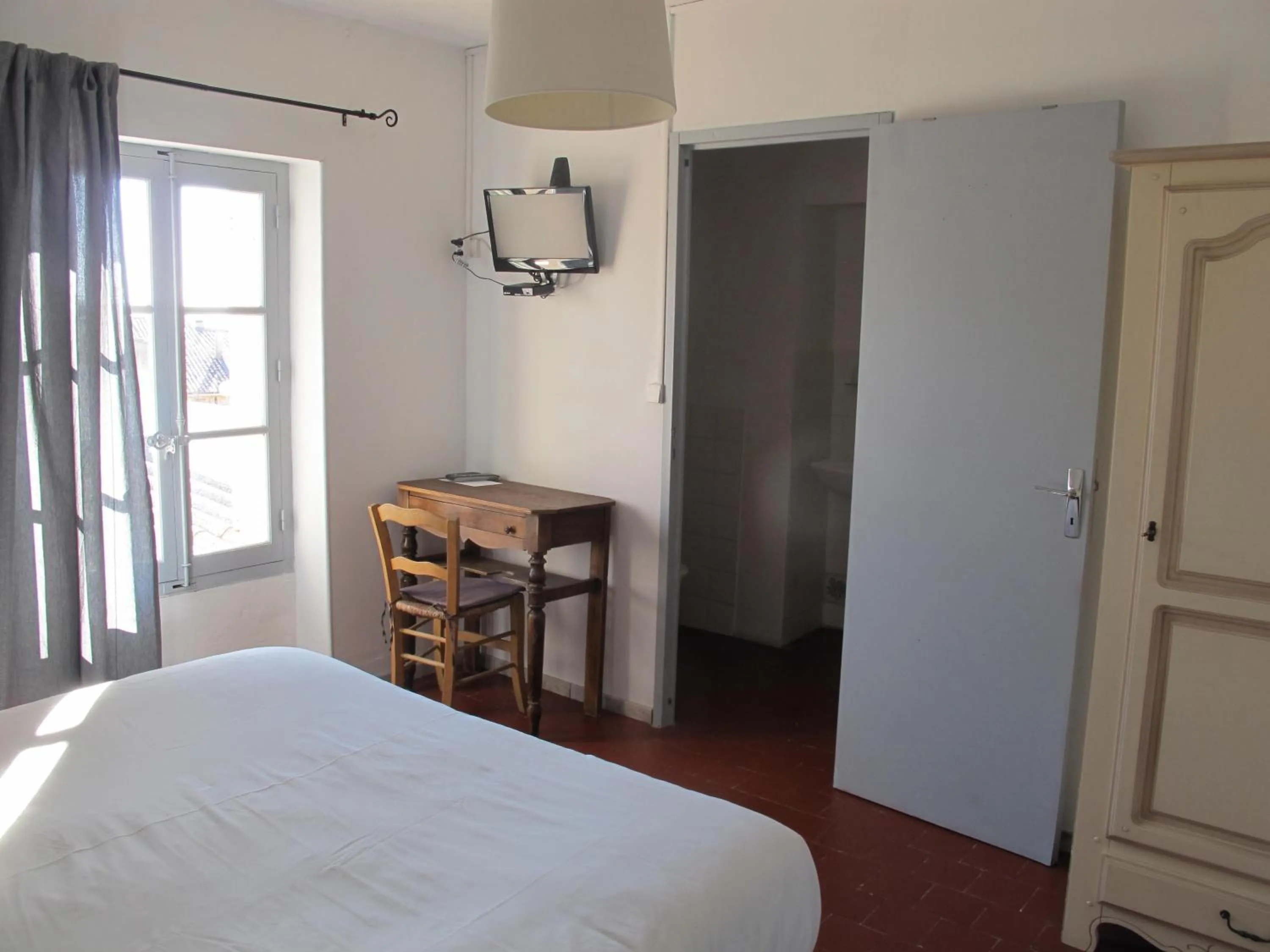 Bedroom, Bed in Le Guintrand