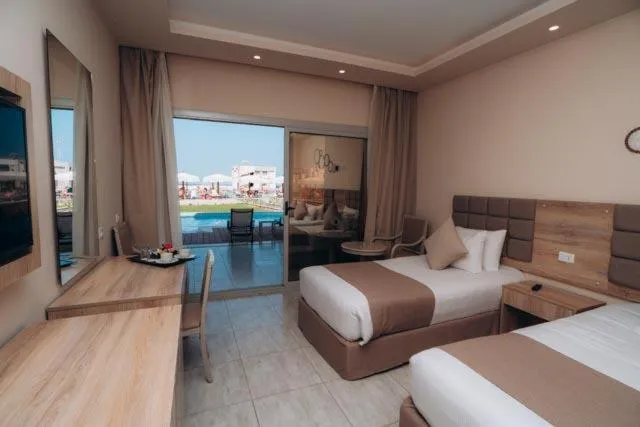 Photo of the whole room, Bed in Hurghada Long Beach Resort