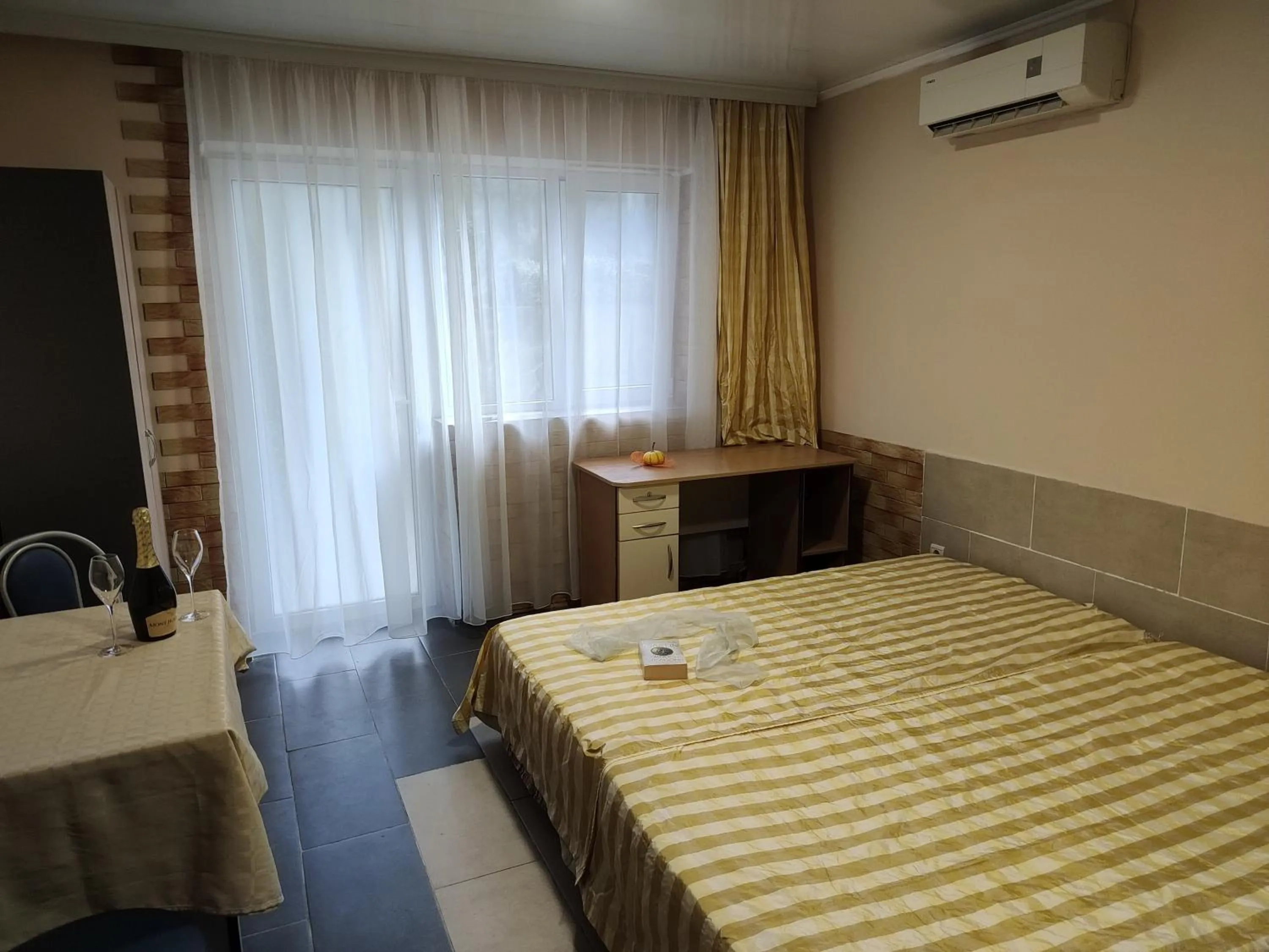 Bedroom, Bed in Paralax Hotel