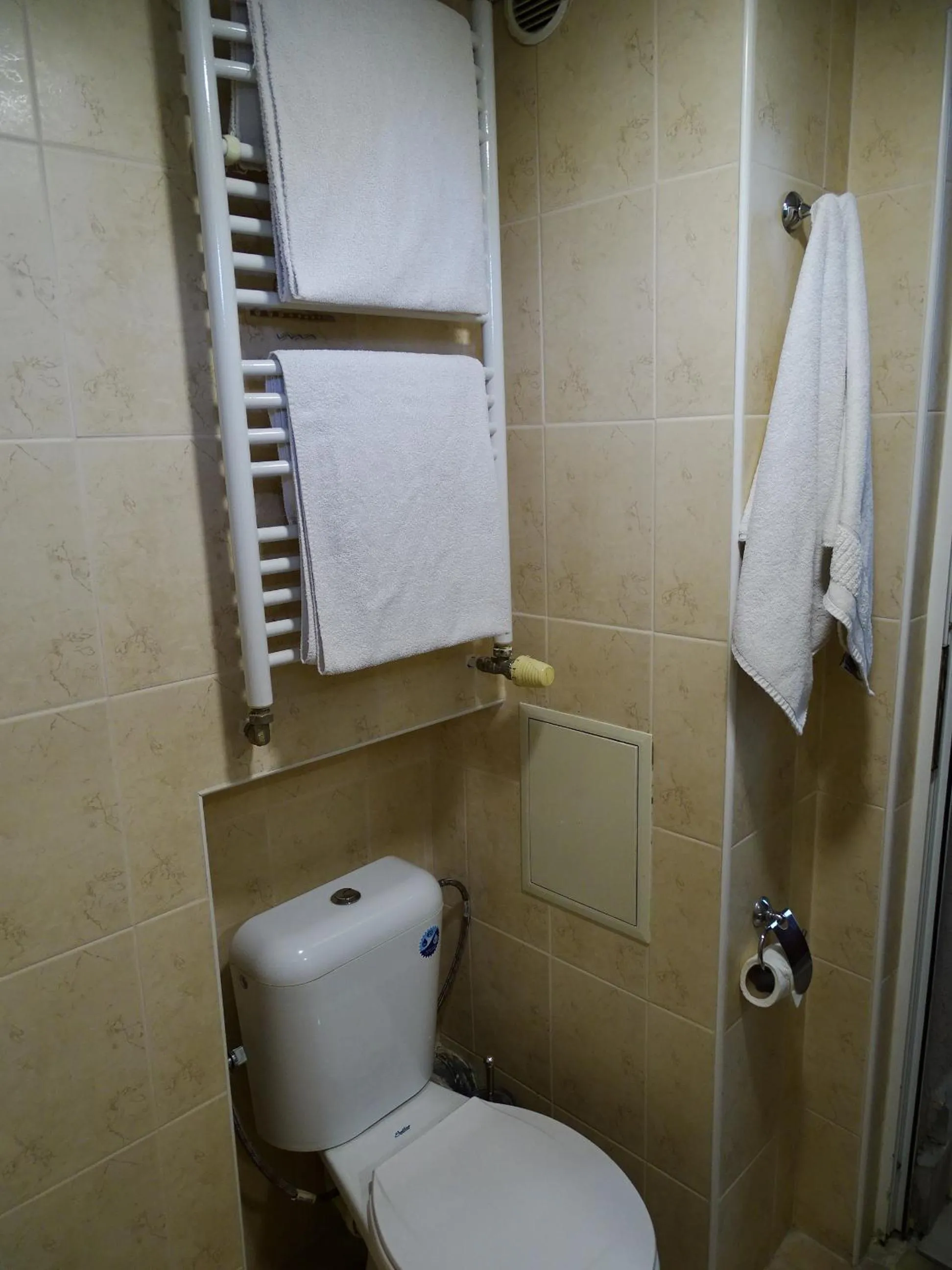Toilet in Paralax Hotel