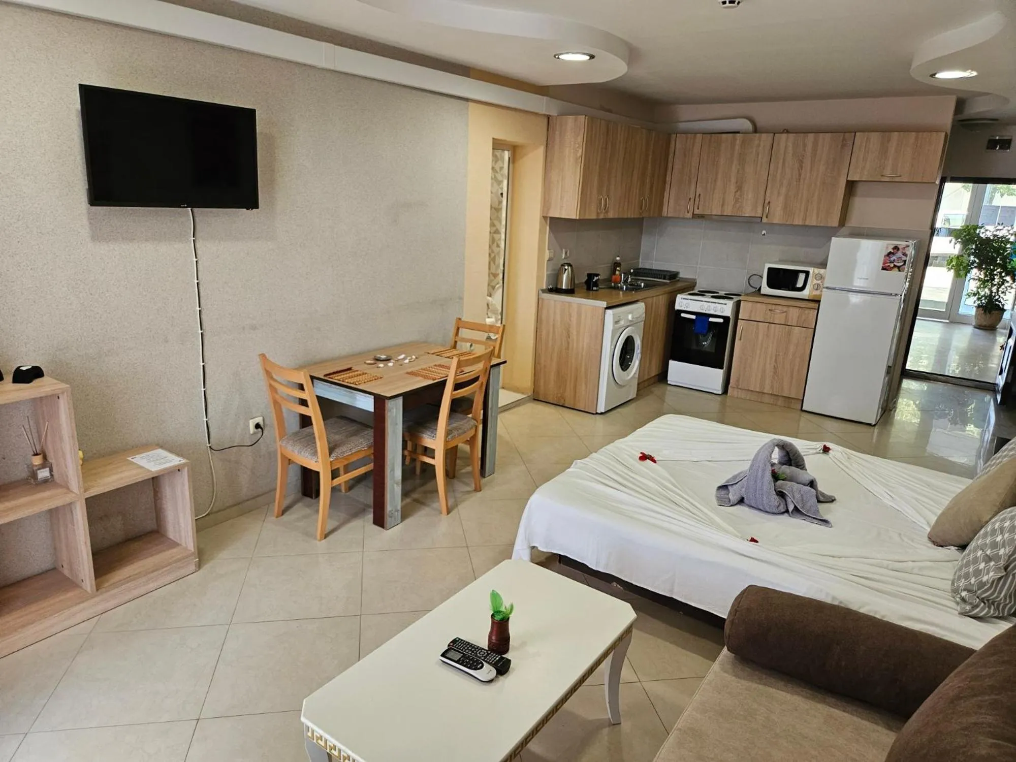 Living room, Bed in Paralax Hotel