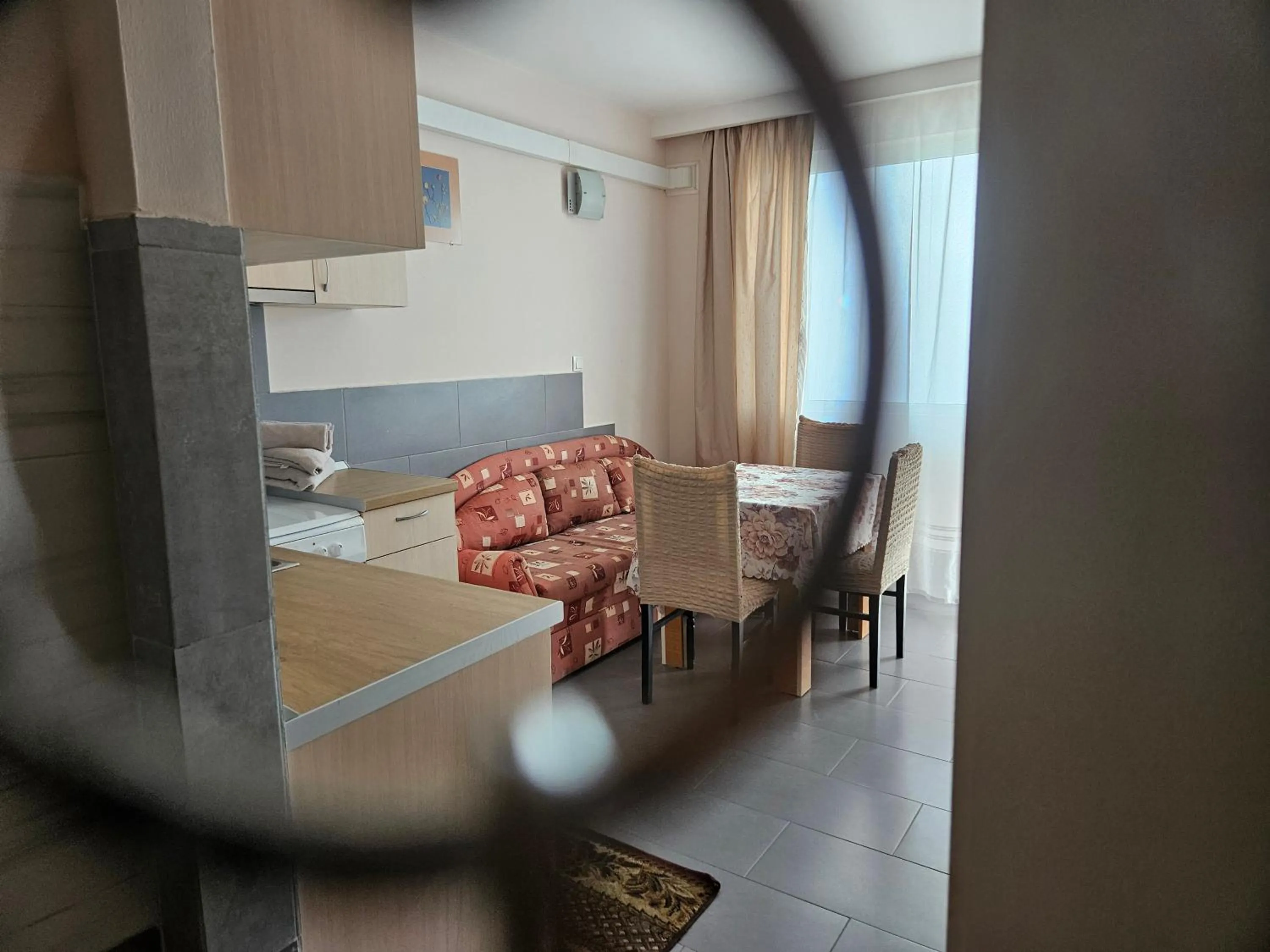 Kitchen or kitchenette, Bed in Paralax Hotel