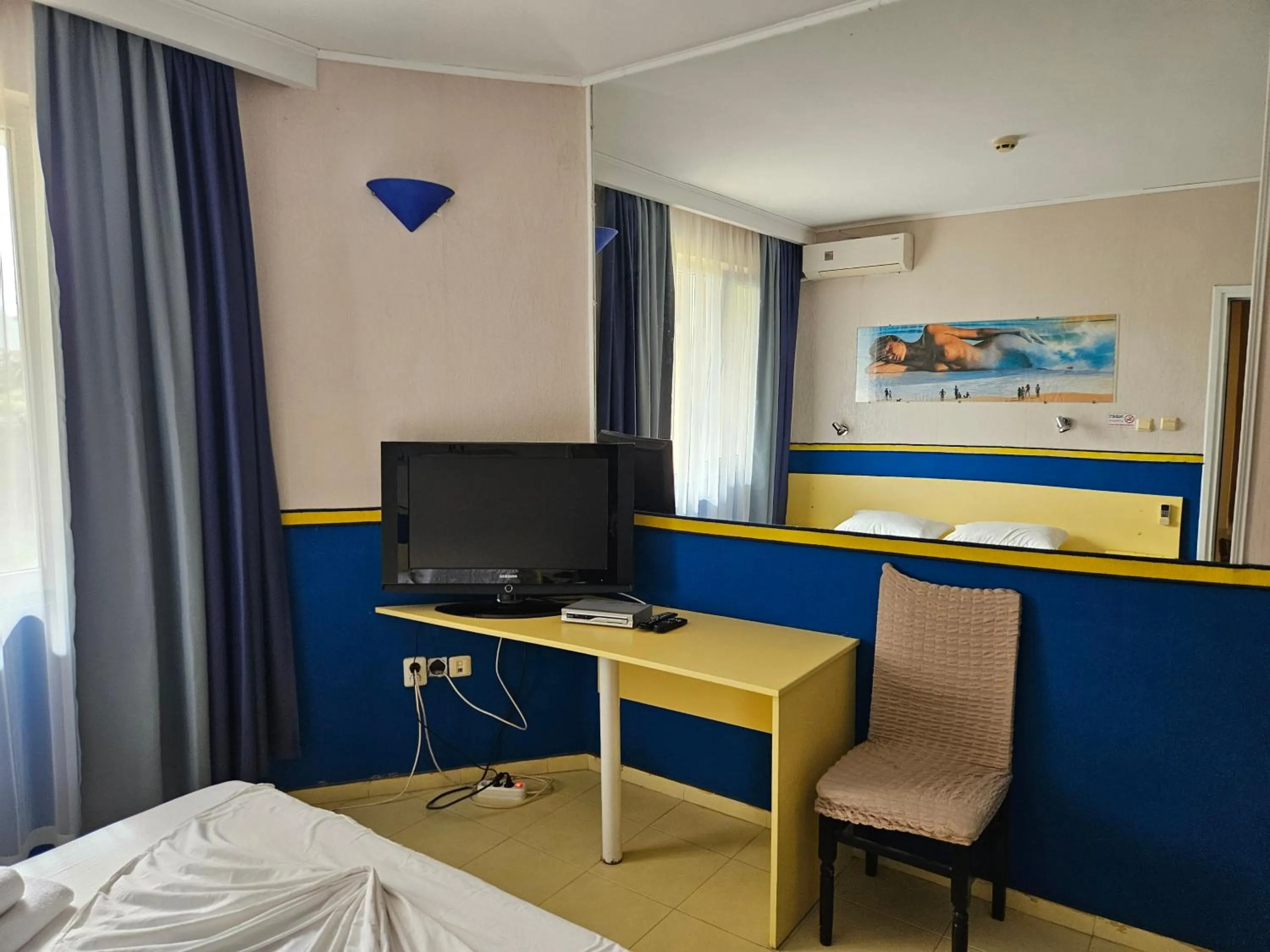 Bedroom, Bed in Paralax Hotel