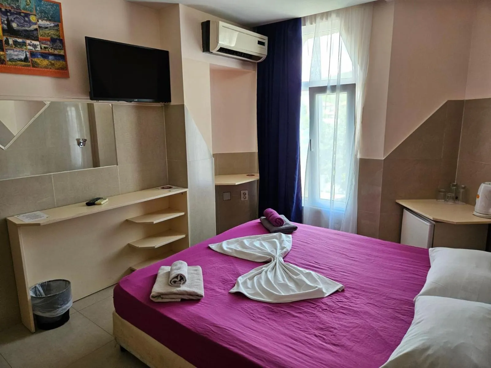 Bedroom, Bed in Paralax Hotel