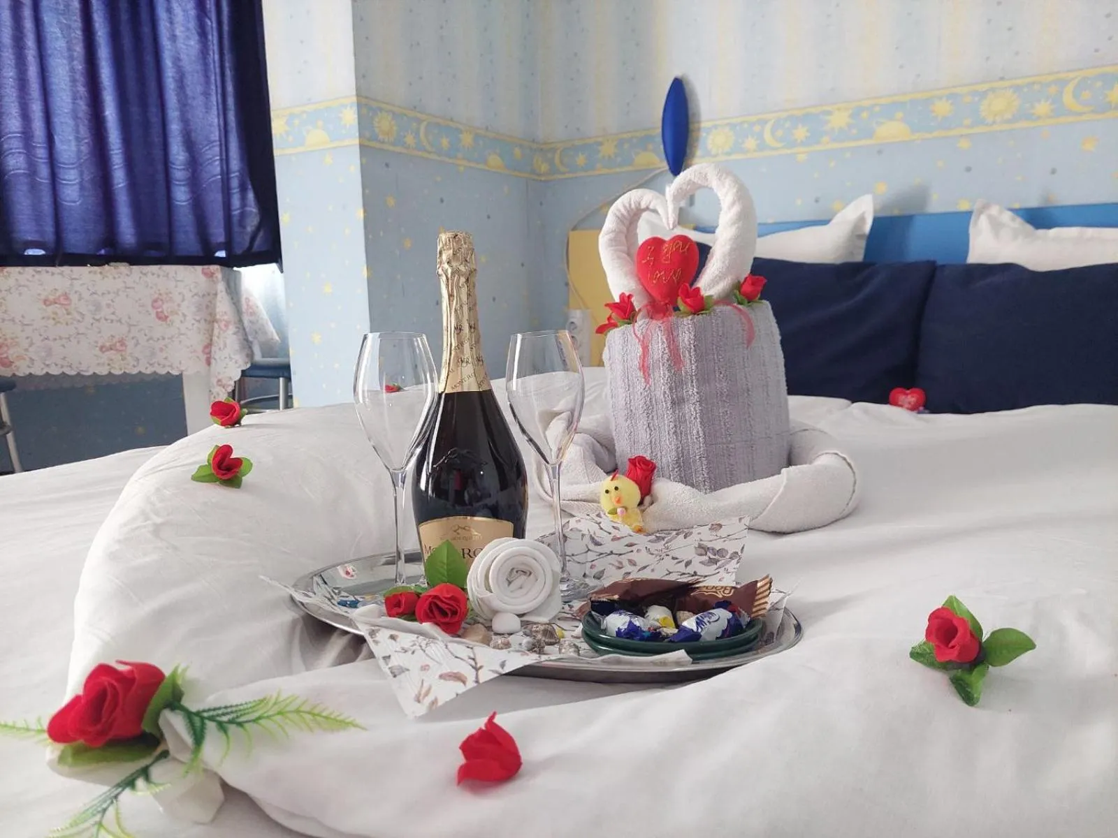 Decorative detail, Bed in Paralax Hotel