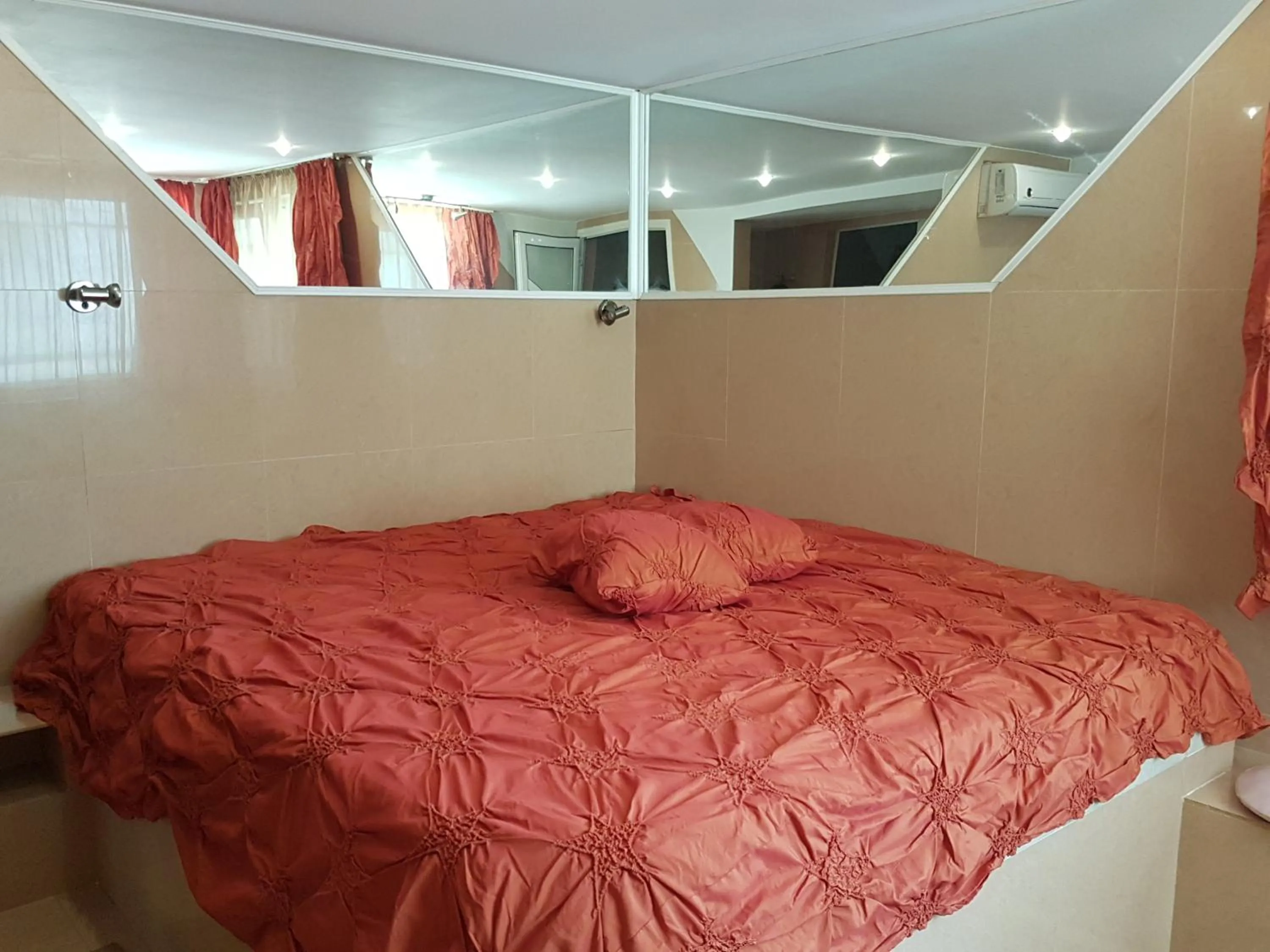 Bedroom, Bed in Paralax Hotel