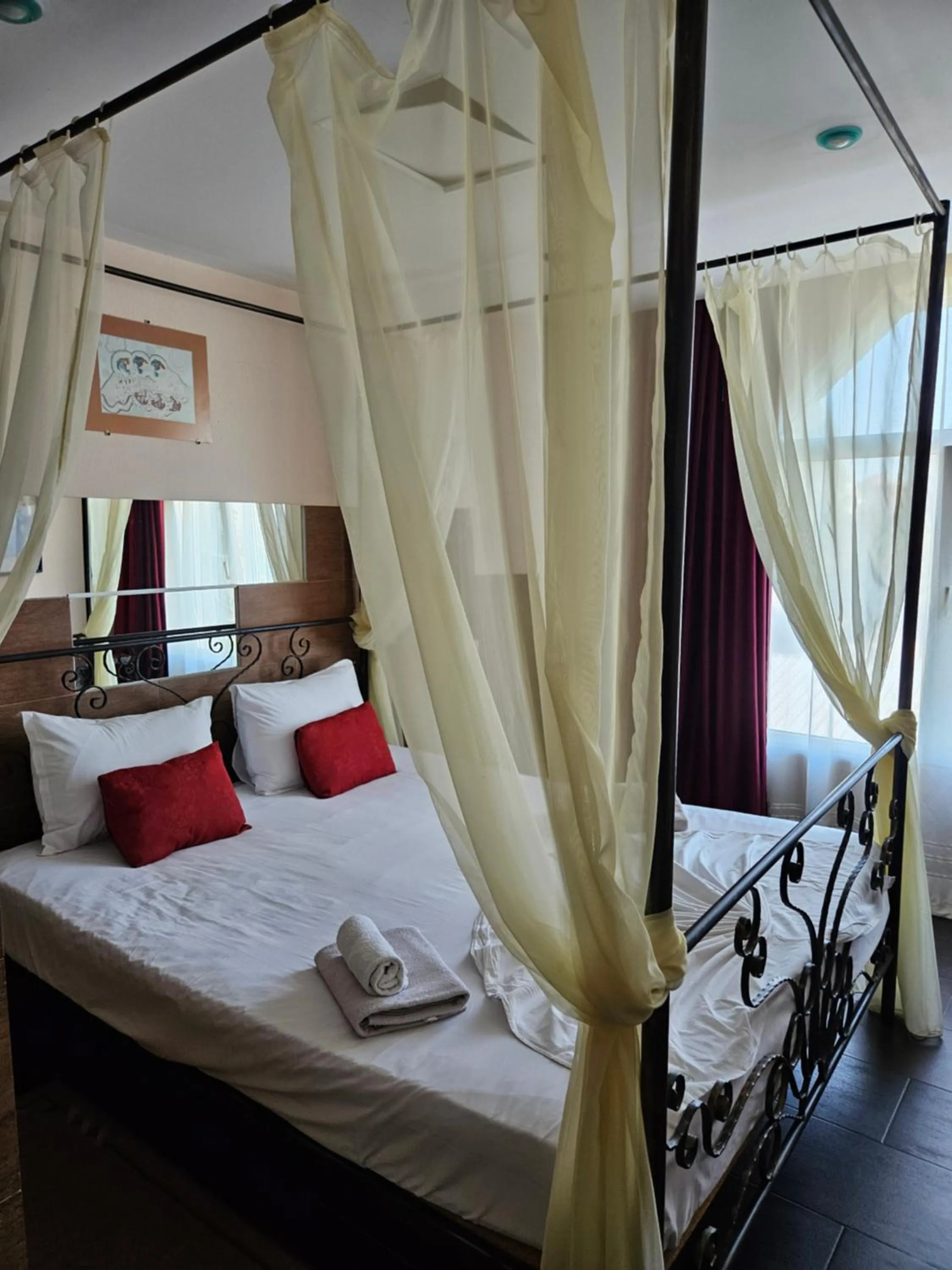 Bedroom, Bed in Paralax Hotel