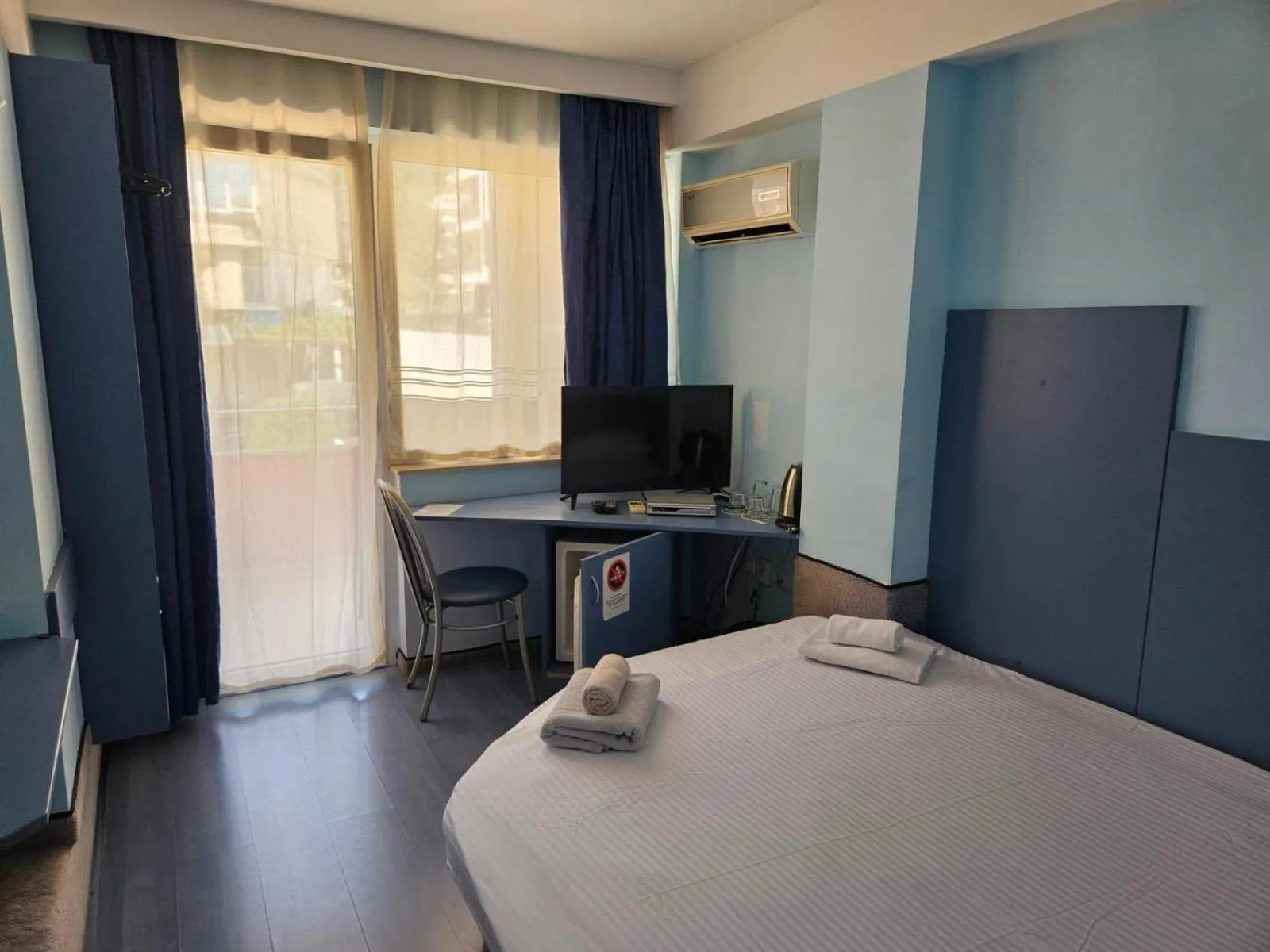 Bedroom, Bed in Paralax Hotel