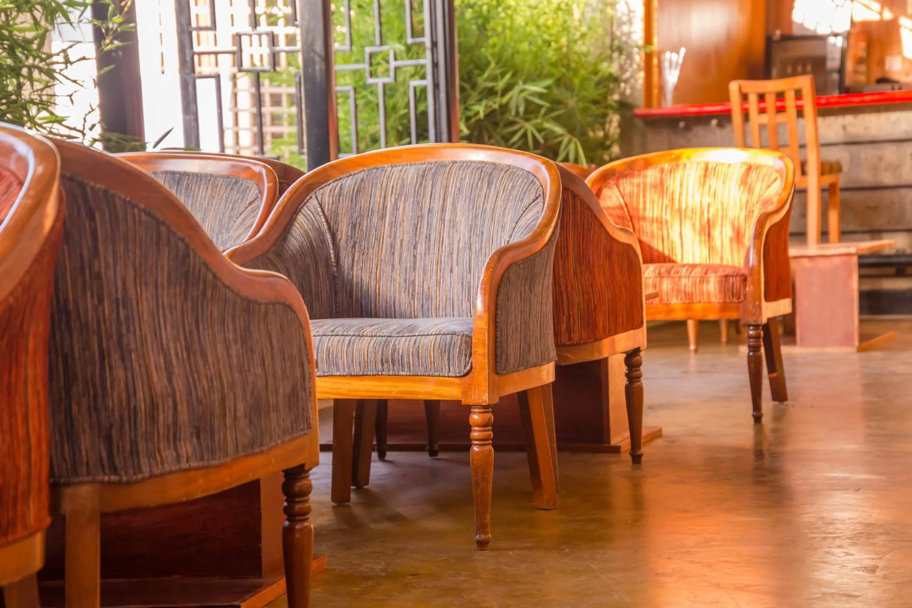 Restaurant/places to eat in Maple Inn Hotel