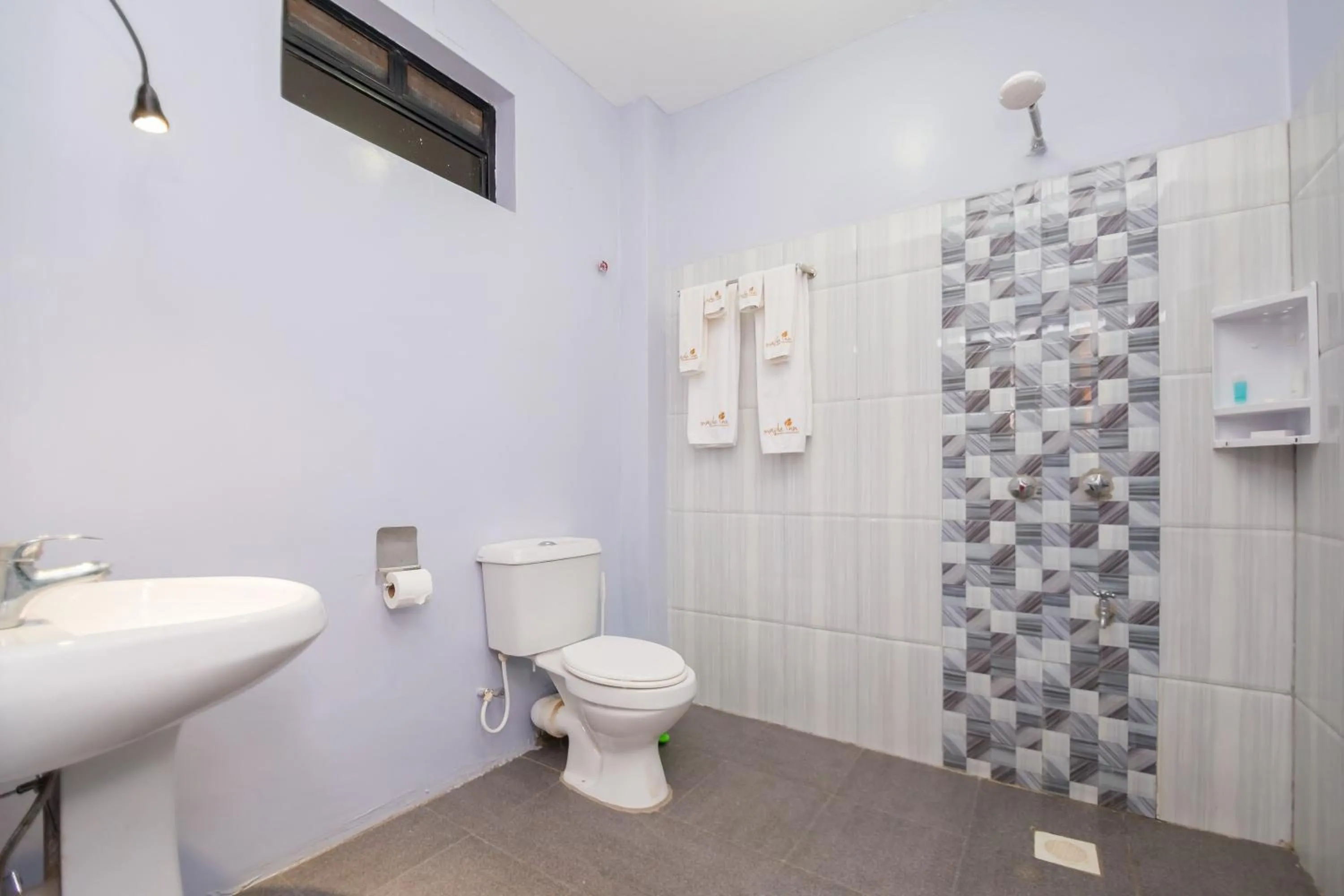 Bathroom in Maple Inn Hotel