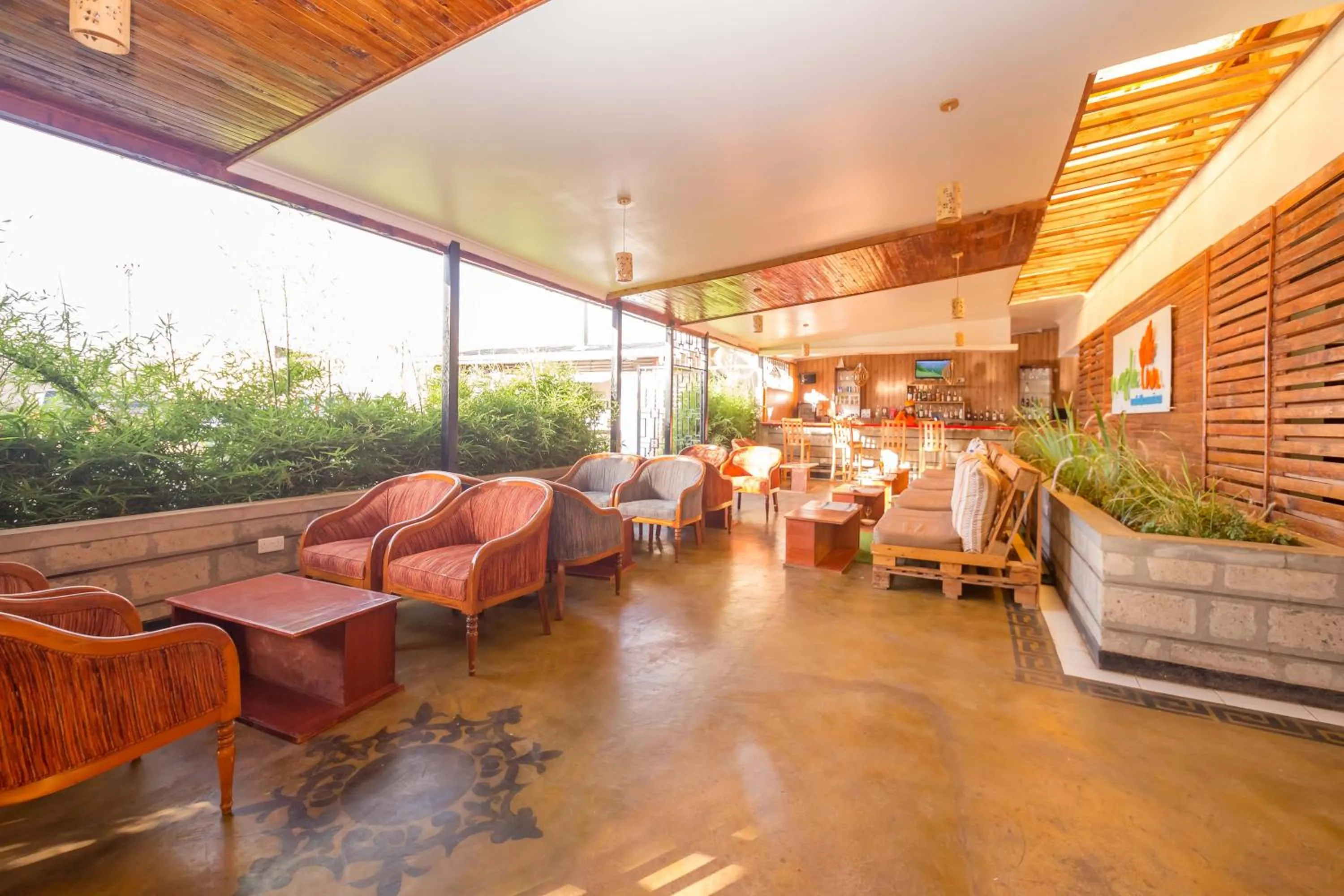 Lounge or bar in Maple Inn Hotel