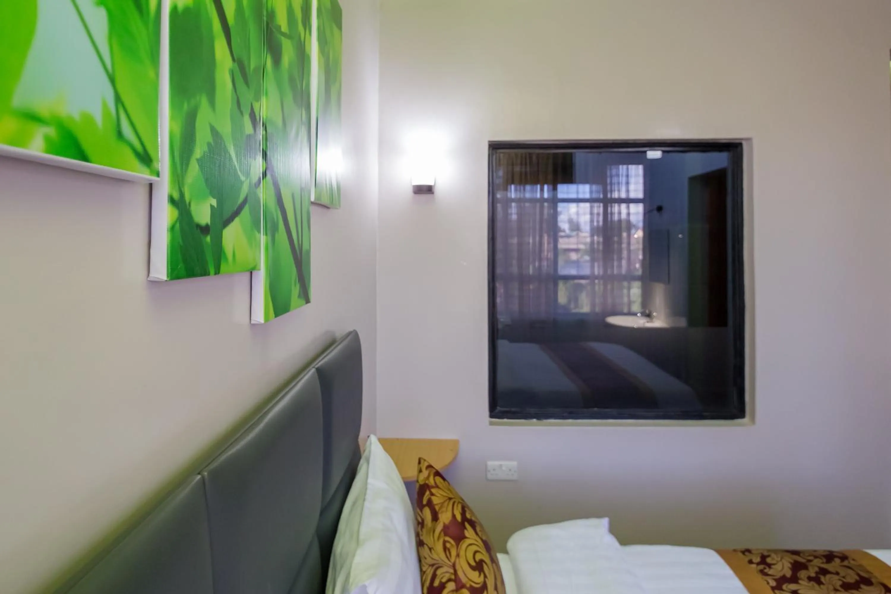 Bedroom, Bed in Maple Inn Hotel