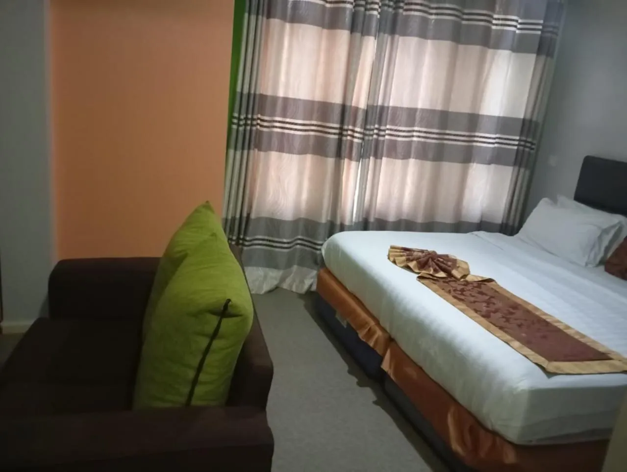 Bed in Maple Inn Hotel