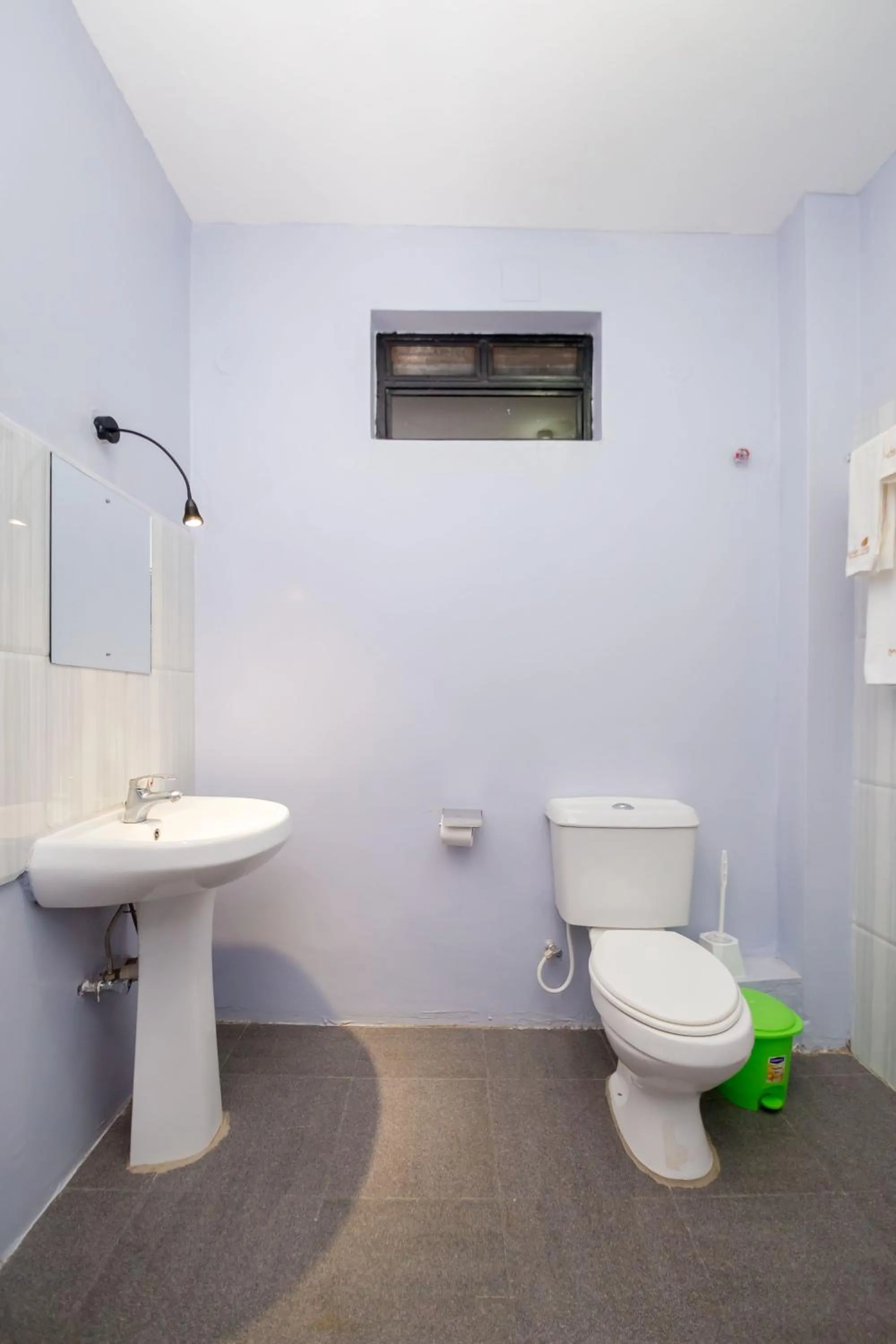 Bathroom in Maple Inn Hotel