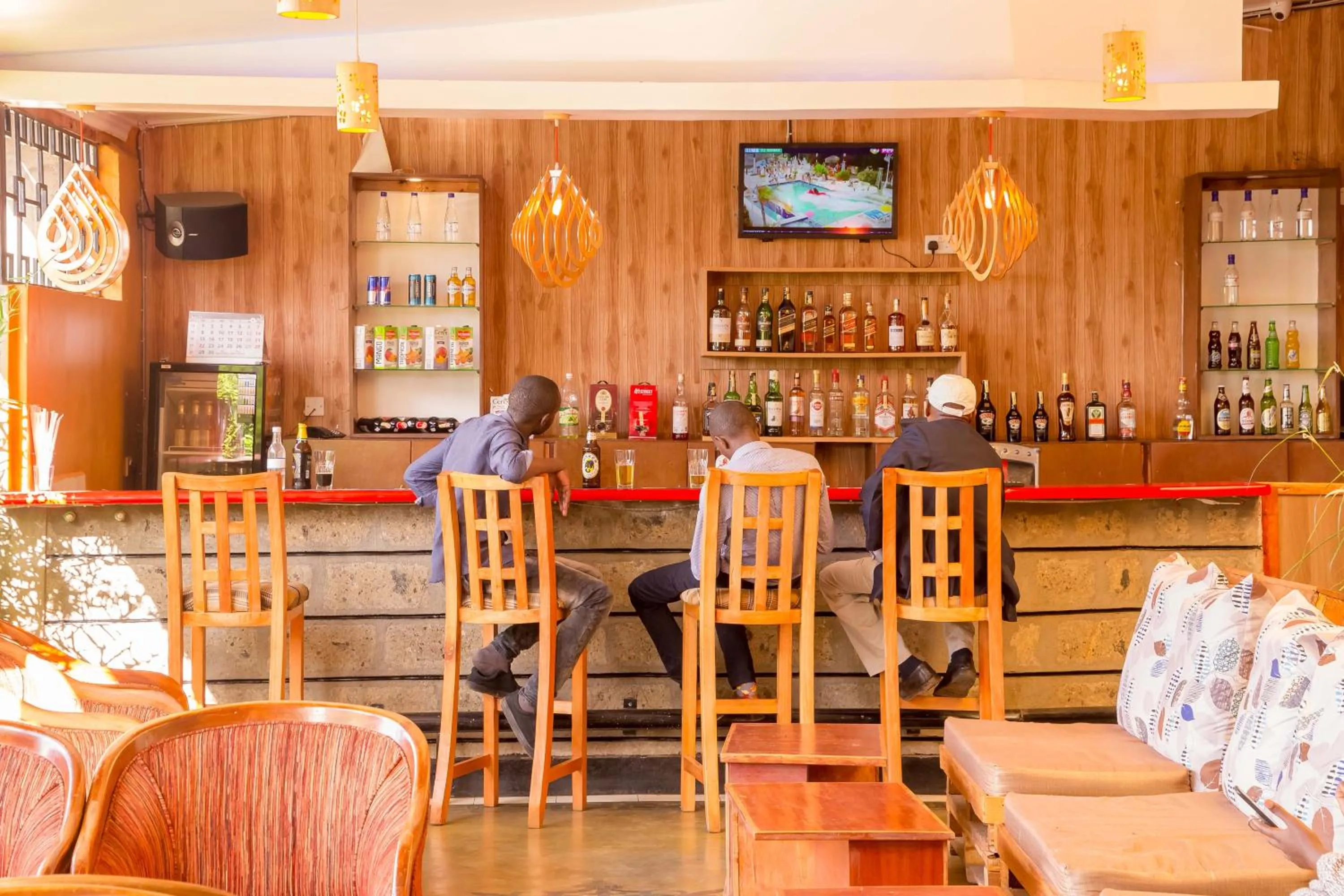 Lounge or bar in Maple Inn Hotel