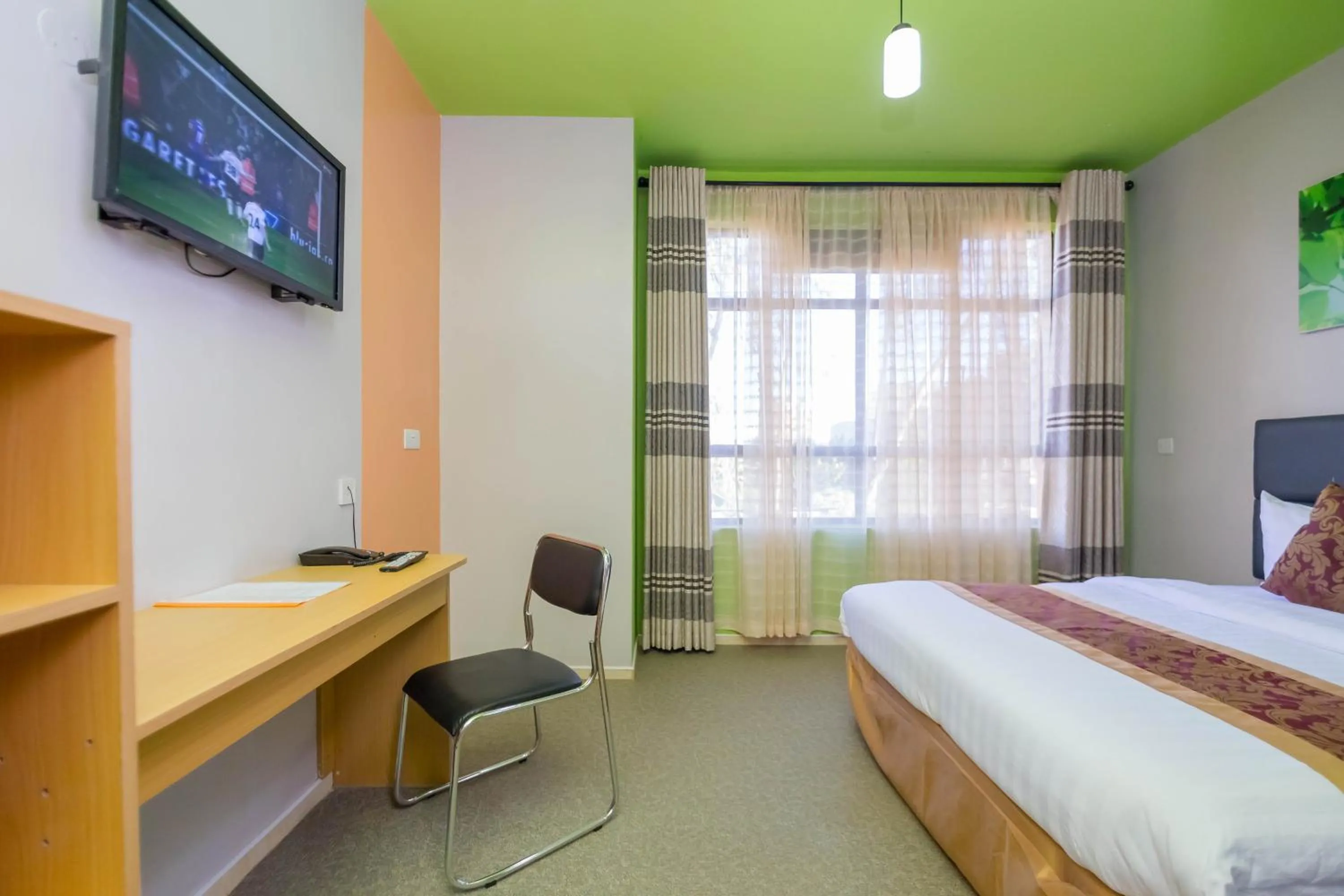 TV and multimedia, Bed in Maple Inn Hotel