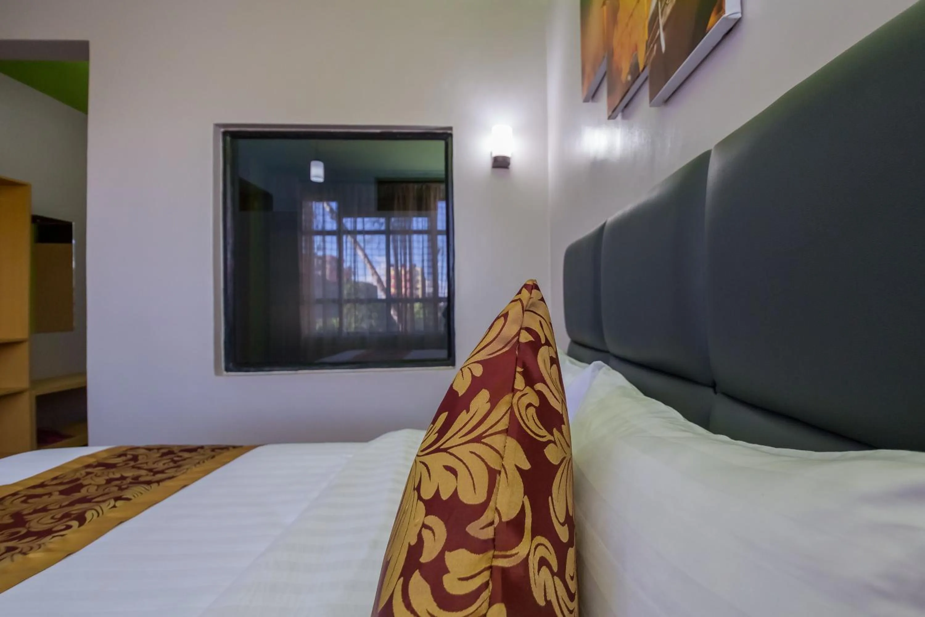 Bedroom, Bed in Maple Inn Hotel