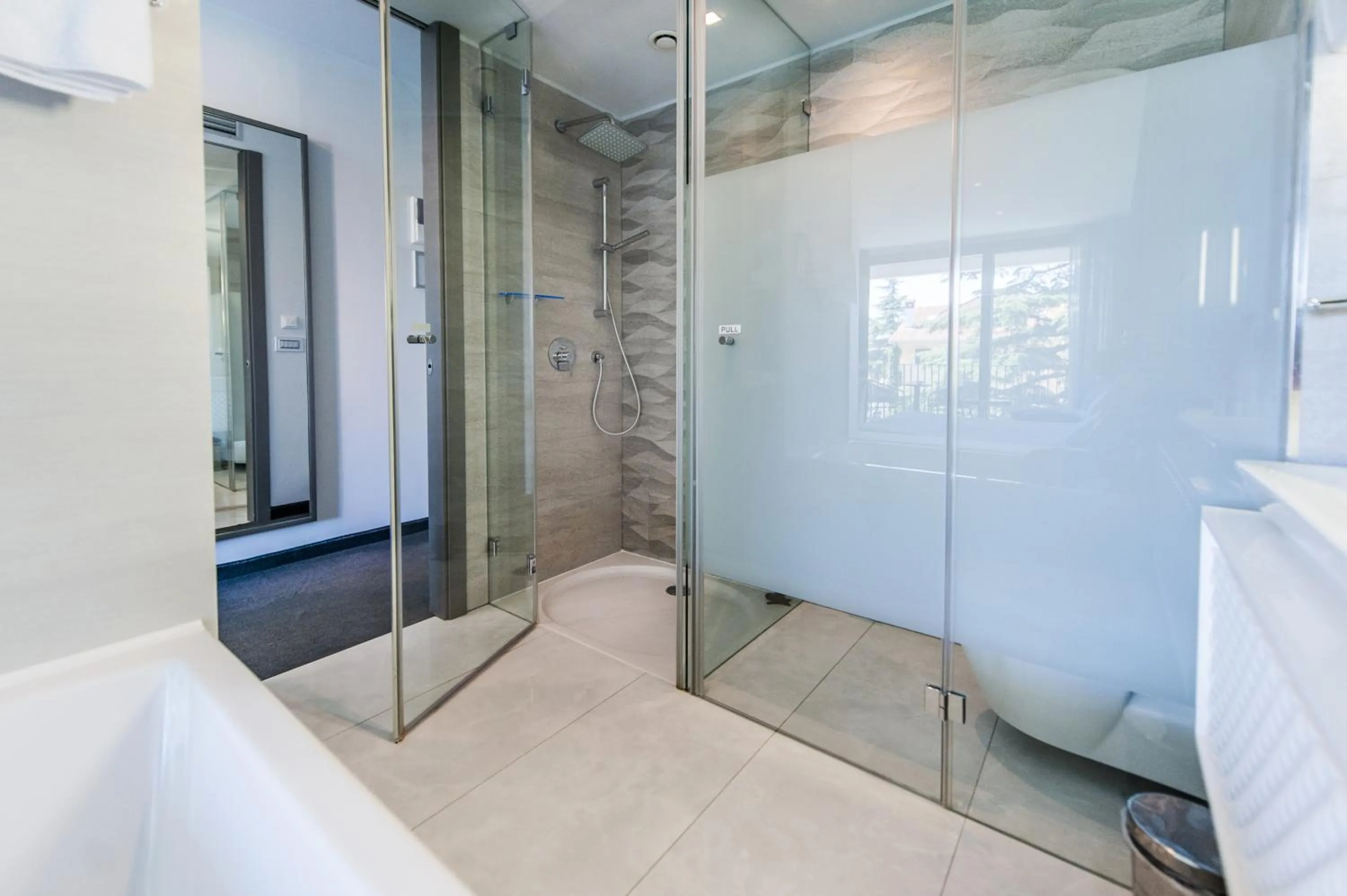 Shower in Hotel Arupinum