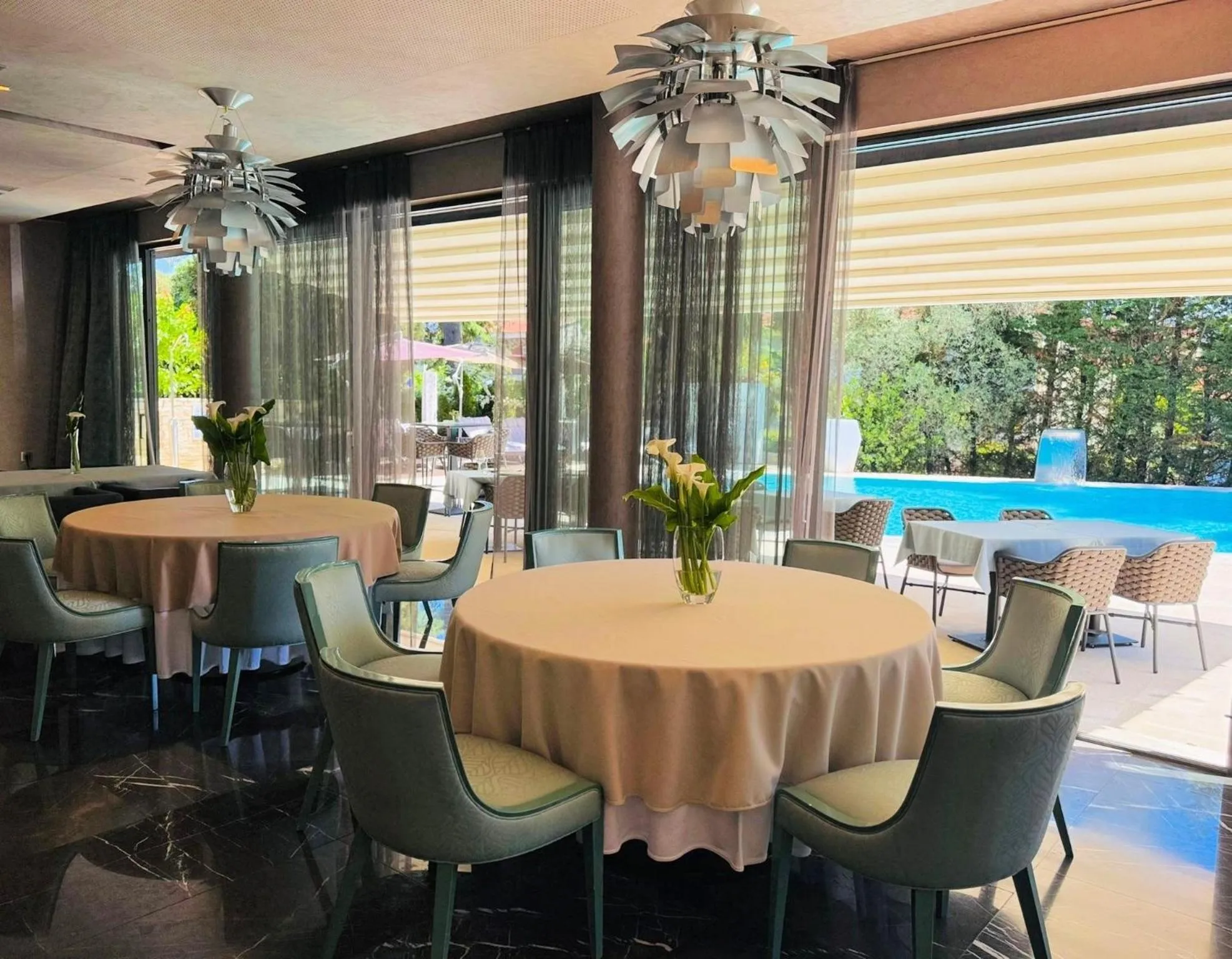 Restaurant/places to eat in Hotel Arupinum