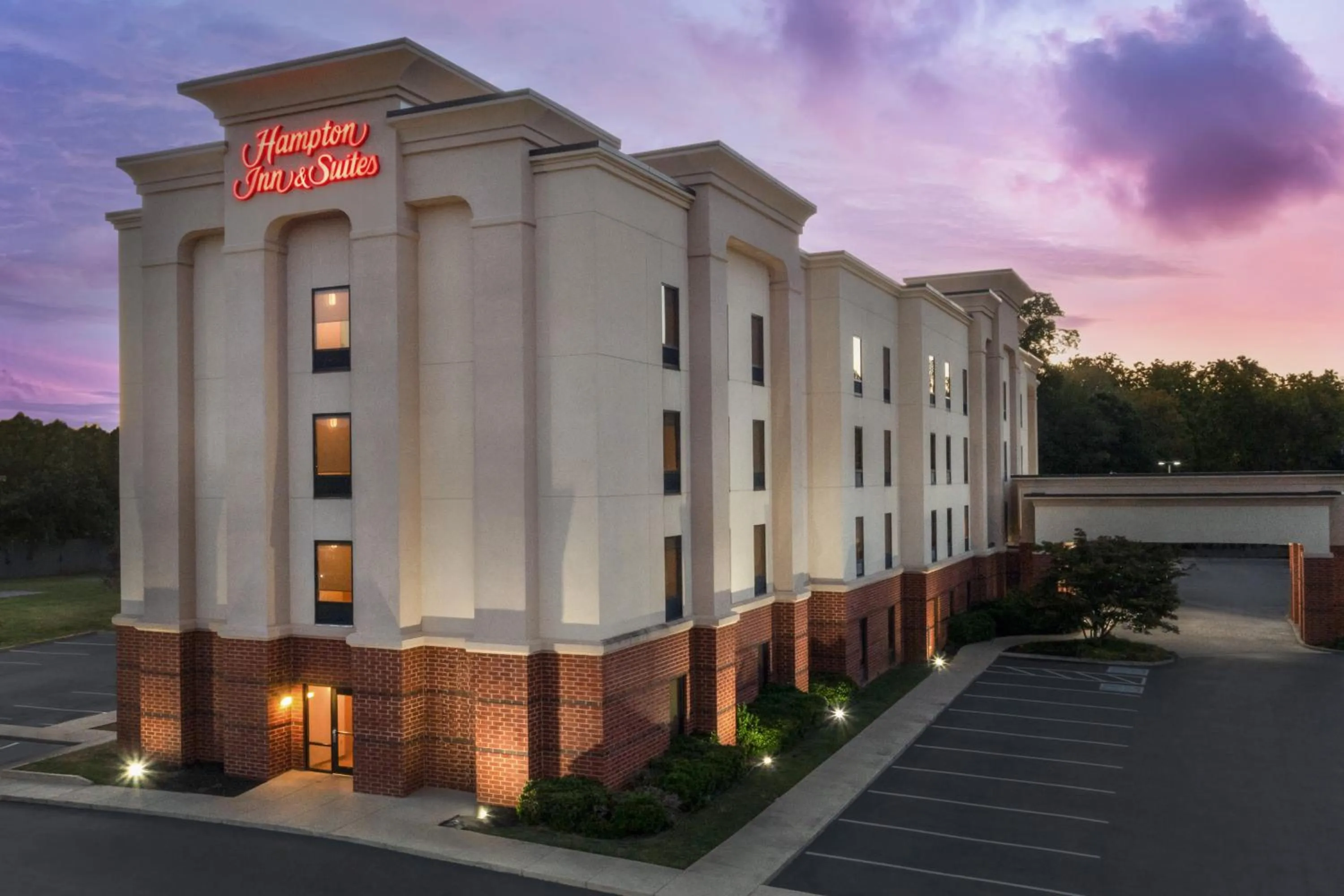 Property building in Hampton Inn & Suites-Knoxville/North I-75
