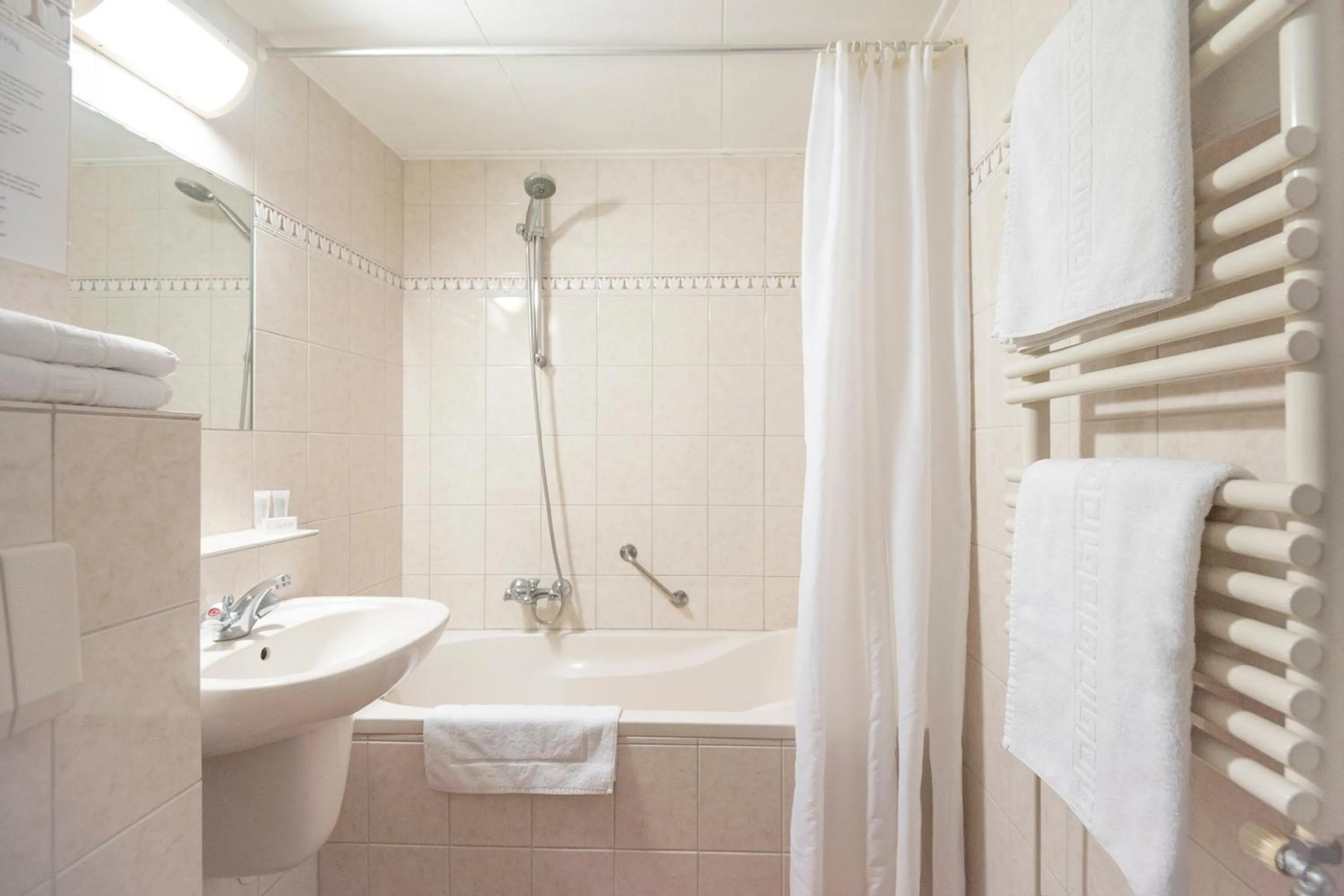 Shower in Hotel Royal