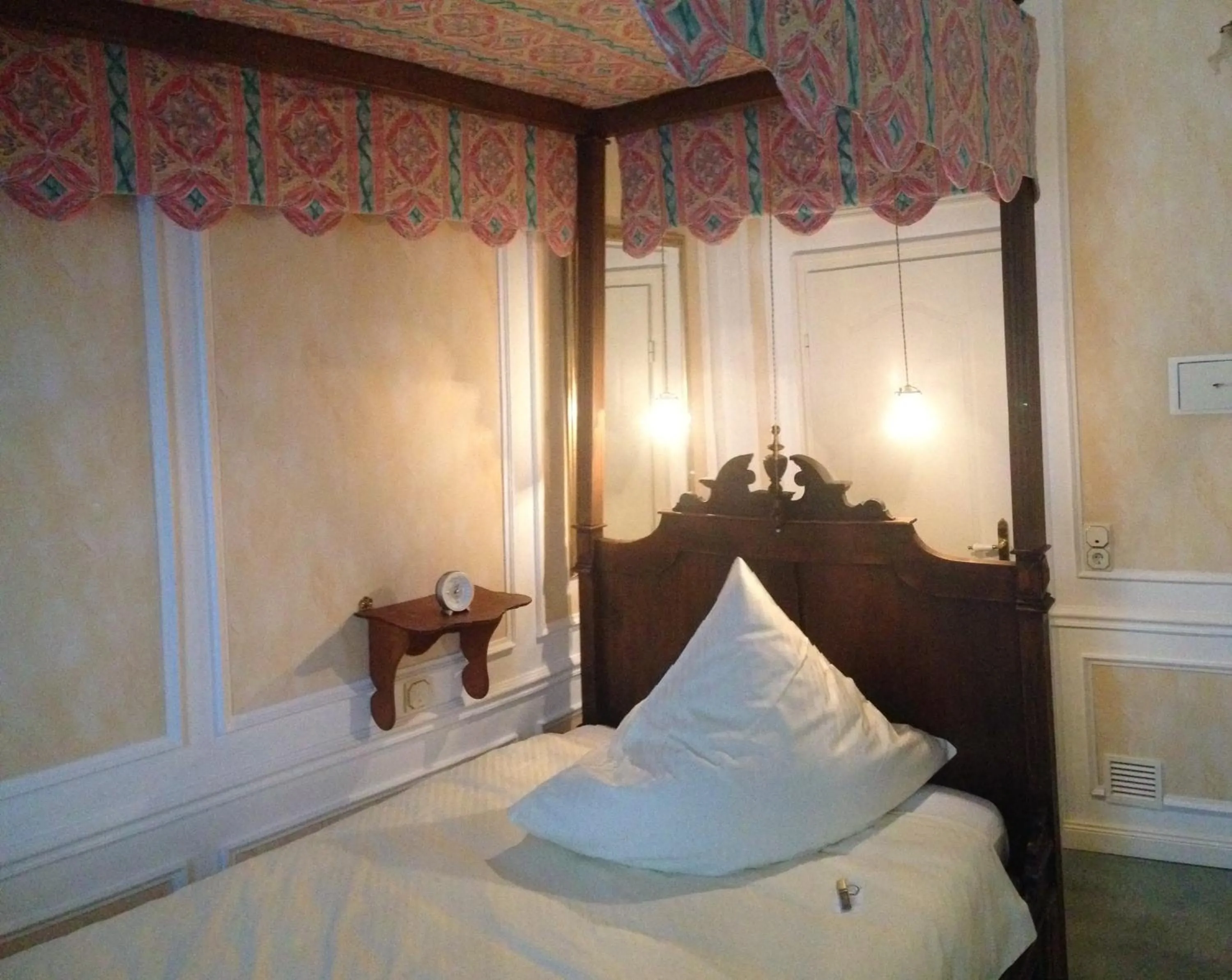 Bed in Hotel Goldener Löwe