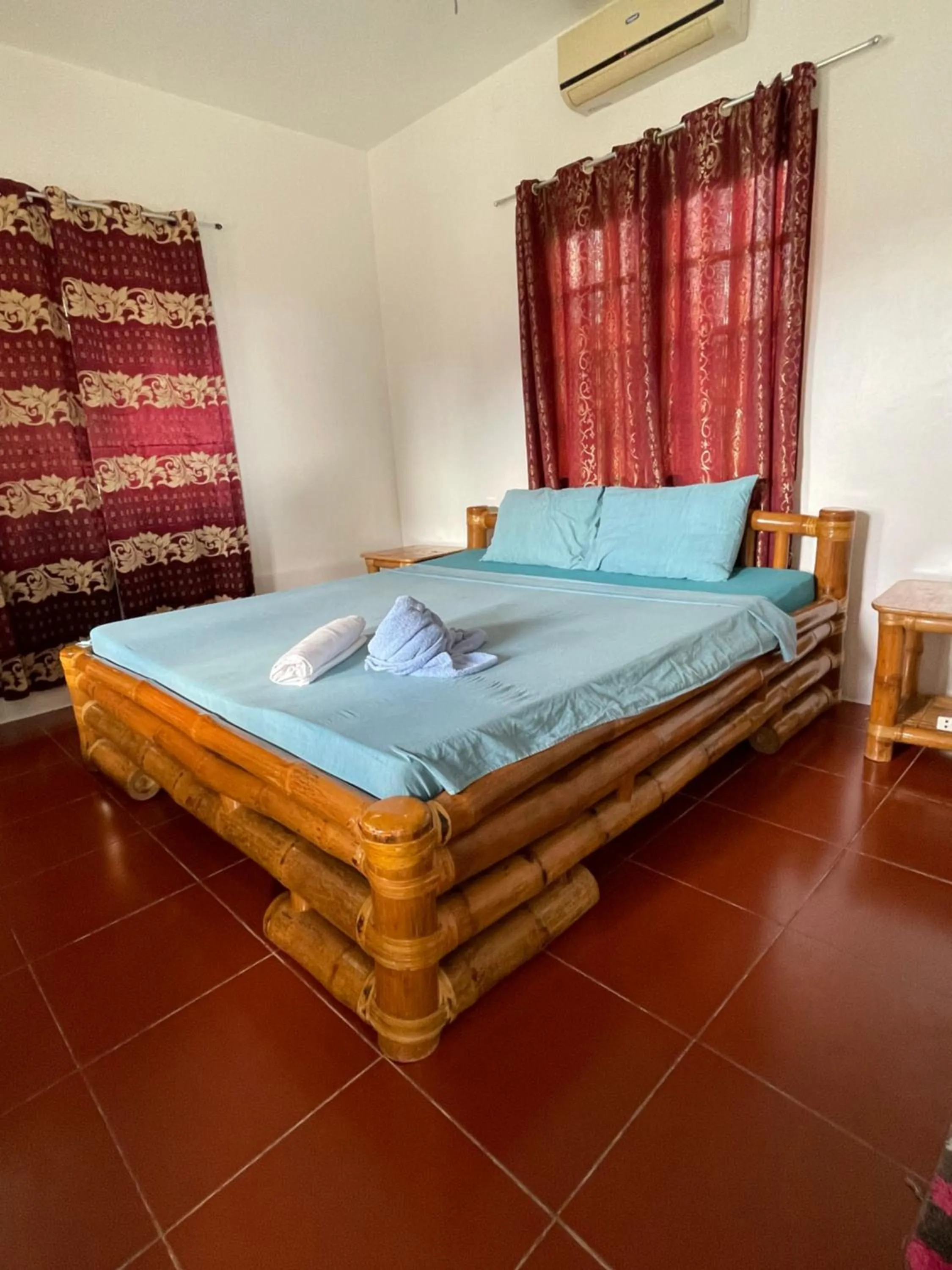 Bed in Tauig Beach Resort
