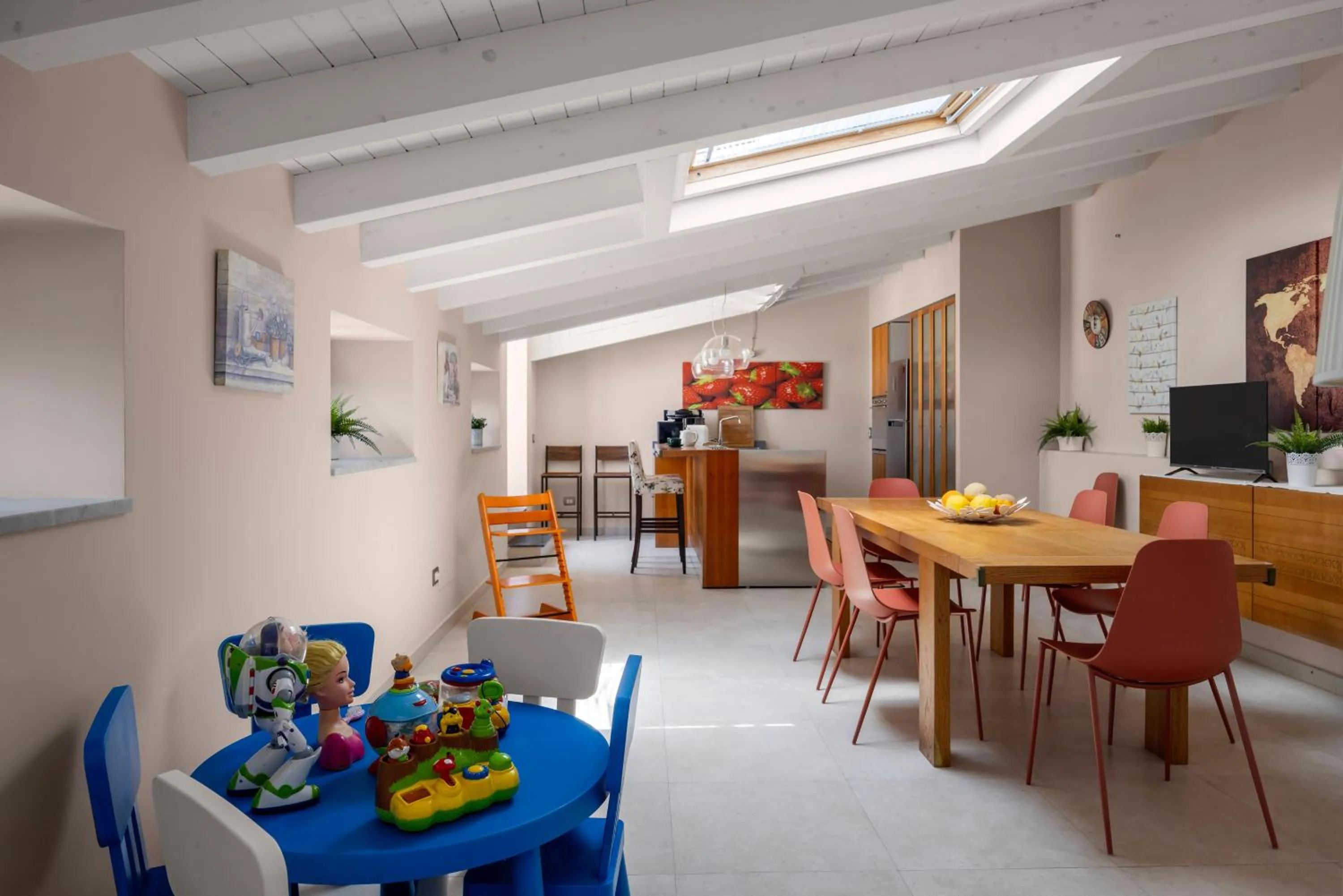 Dining area in Luxury Panoramic Loft with heated pool near Catania, Taormina, the Sea and Mount Etna by SicilianRelaxingHomes