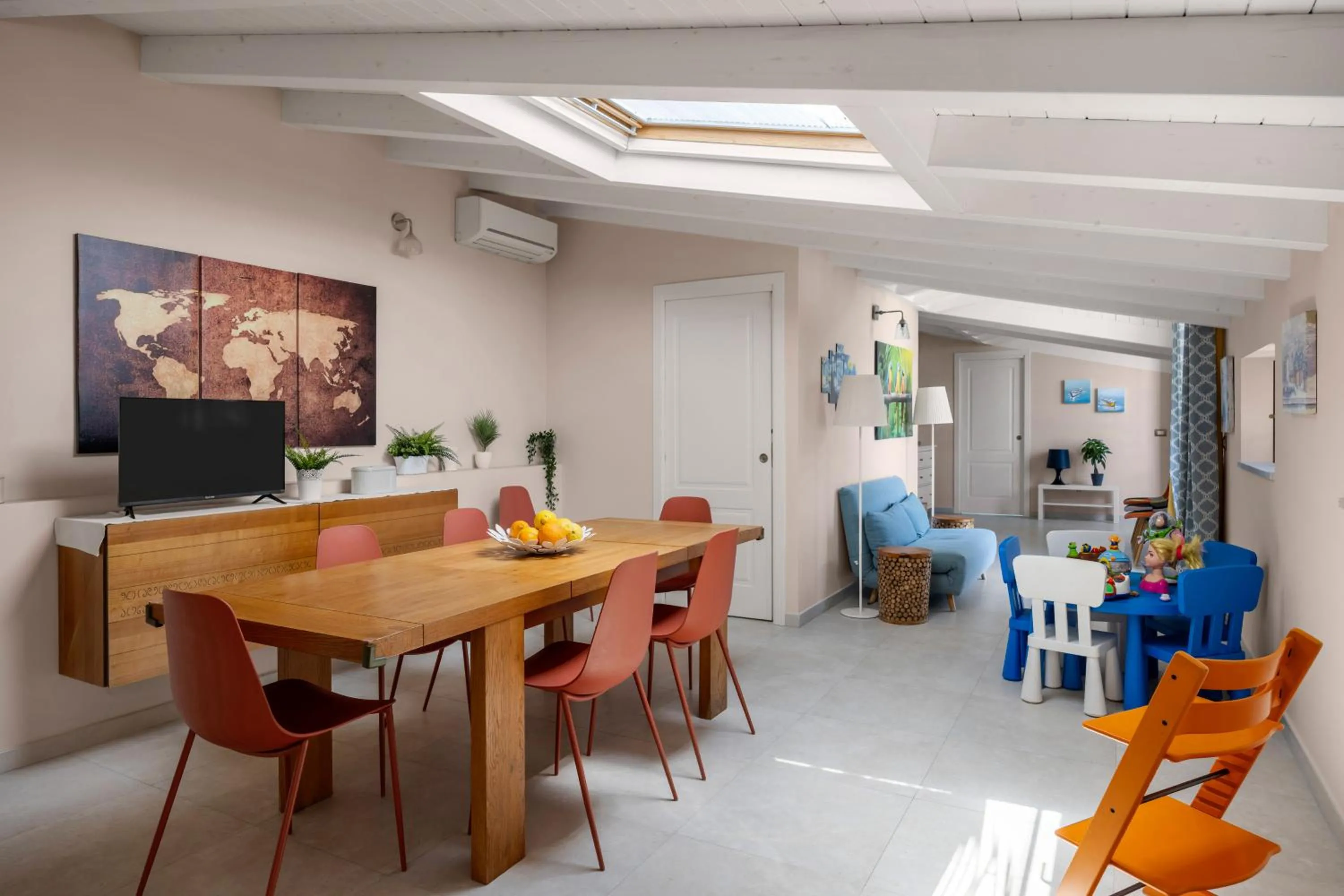 Dining area in Luxury Panoramic Loft with heated pool near Catania, Taormina, the Sea and Mount Etna by SicilianRelaxingHomes