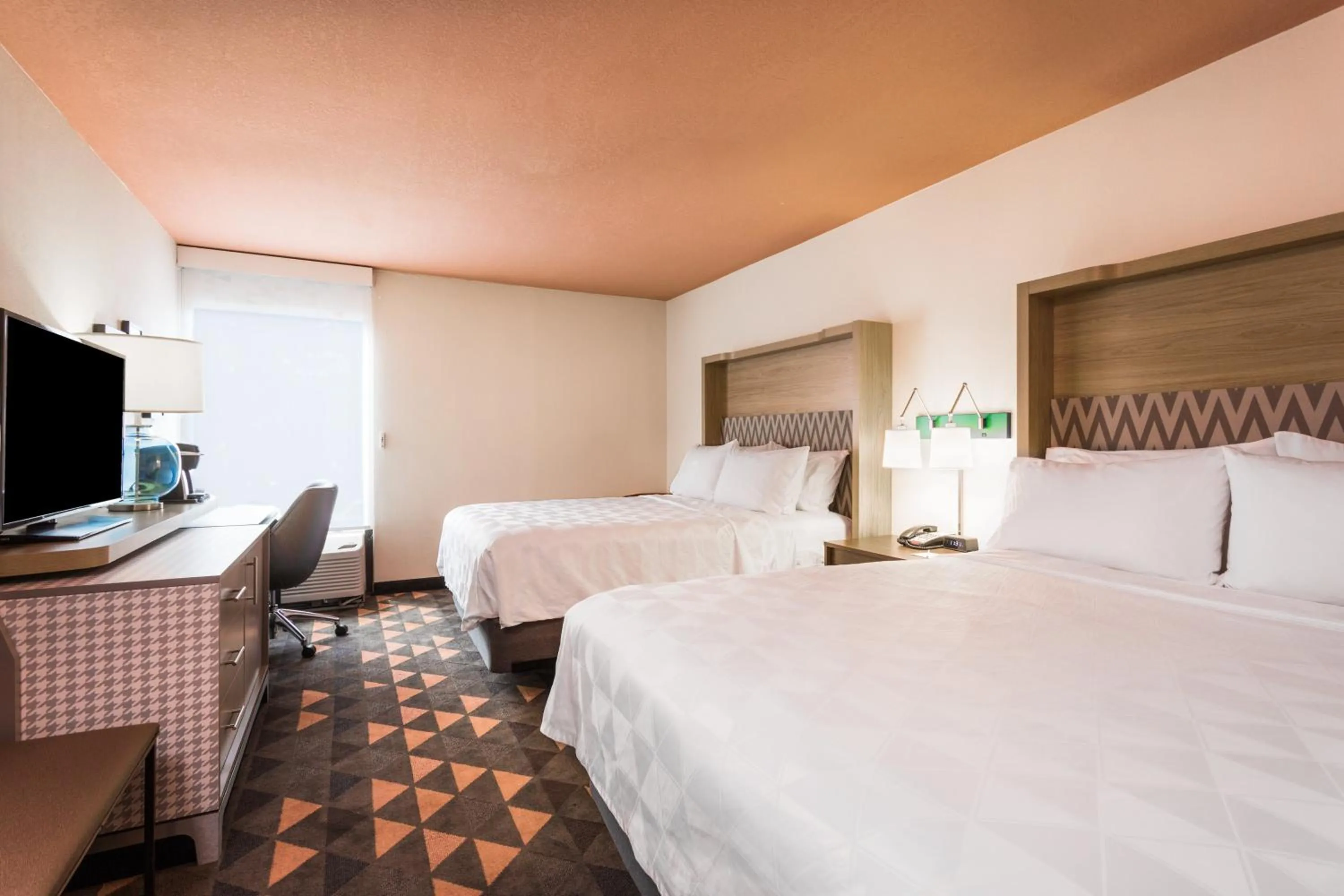 Photo of the whole room, Bed in Holiday Inn - Boone - University Area by IHG