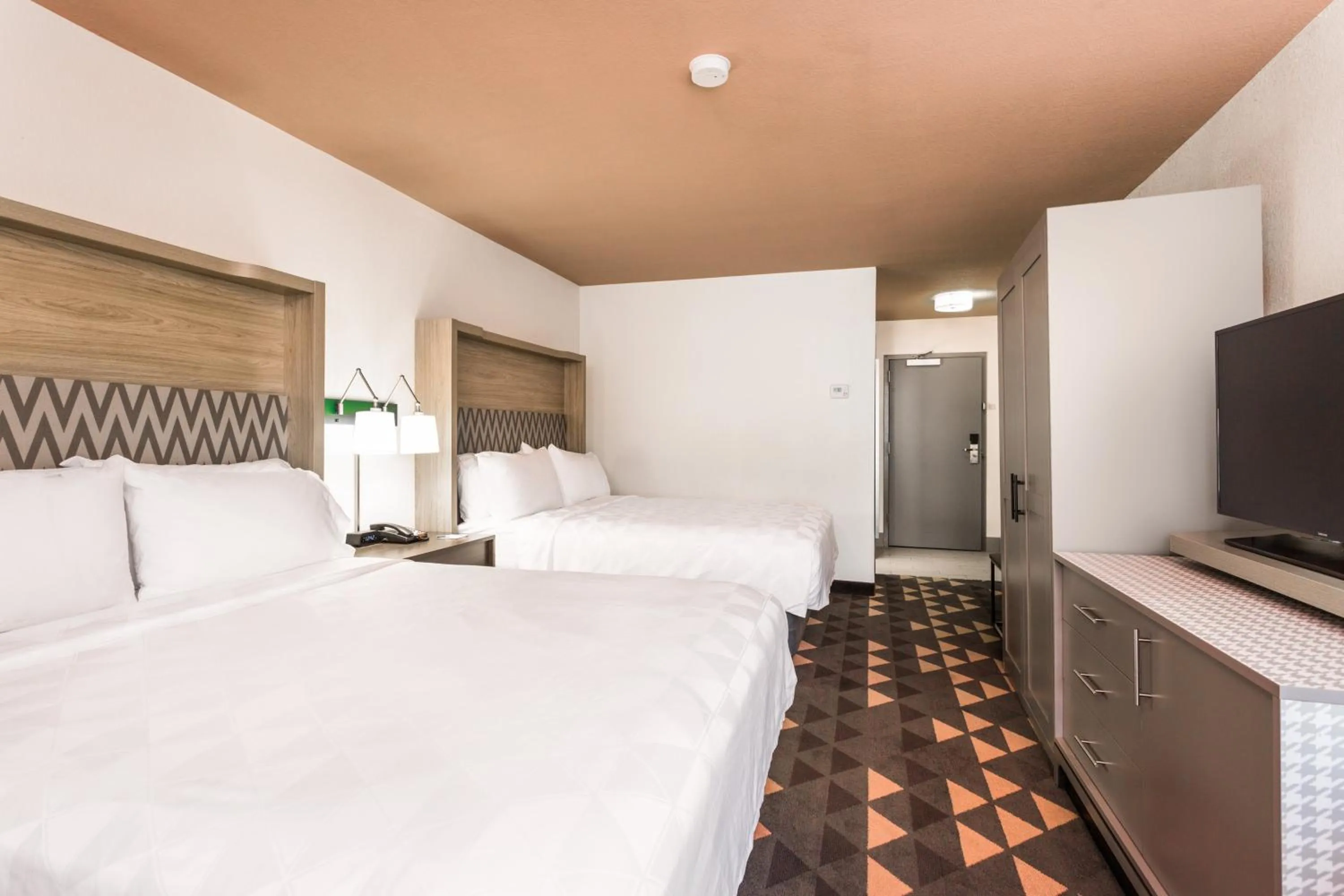 Photo of the whole room, Bed in Holiday Inn - Boone - University Area by IHG