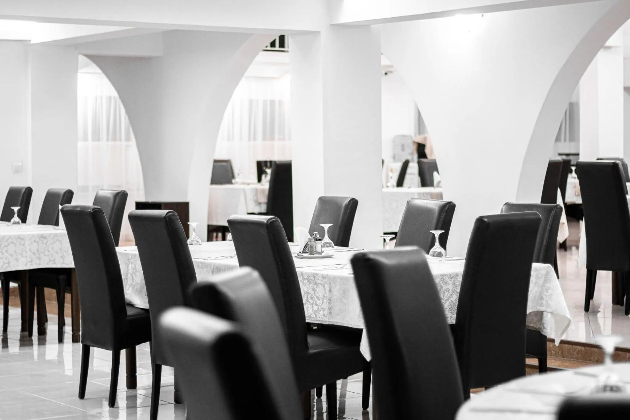 Restaurant/places to eat in Hotel Apollo Central