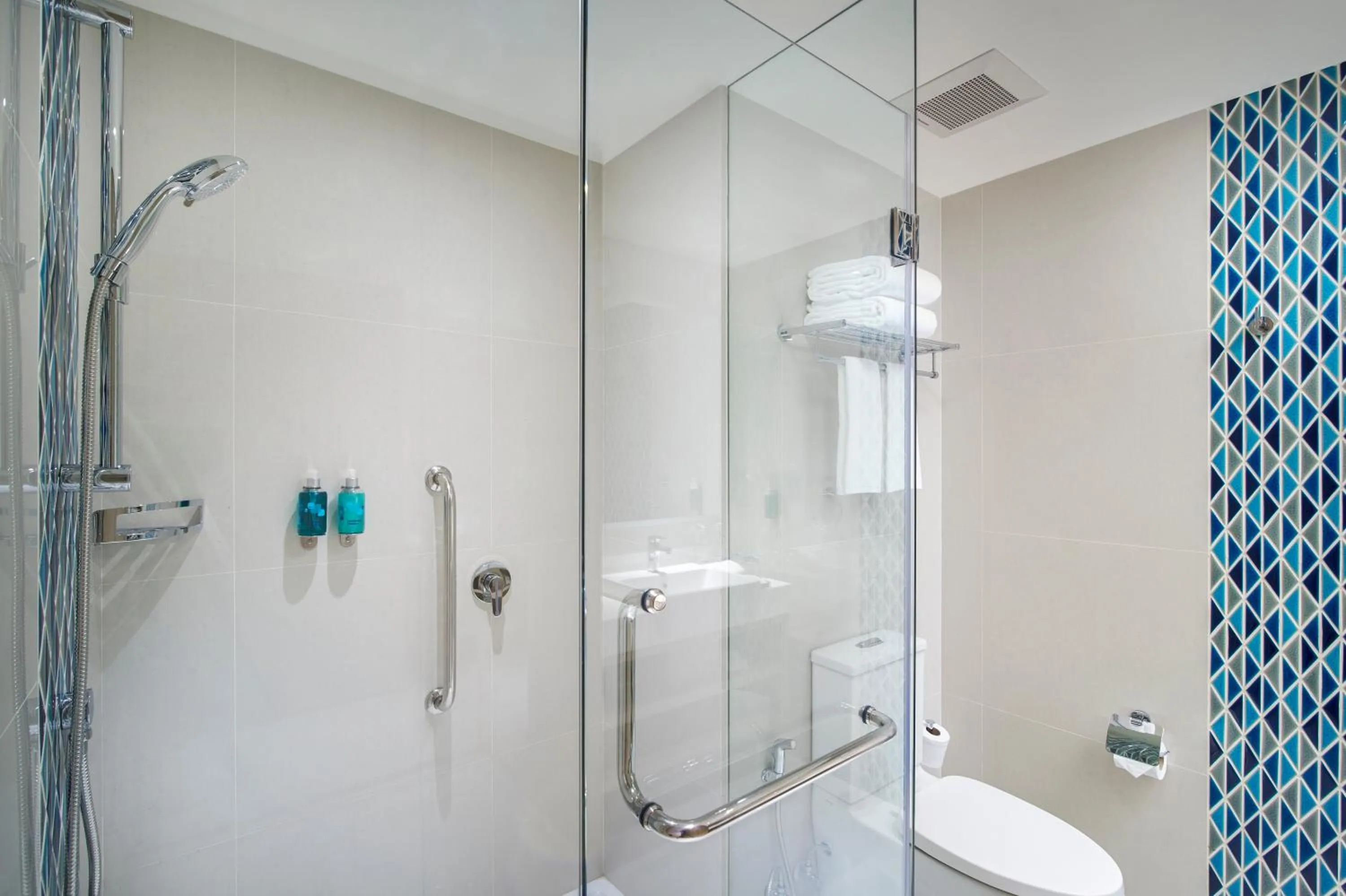 Shower in OZO Phuket