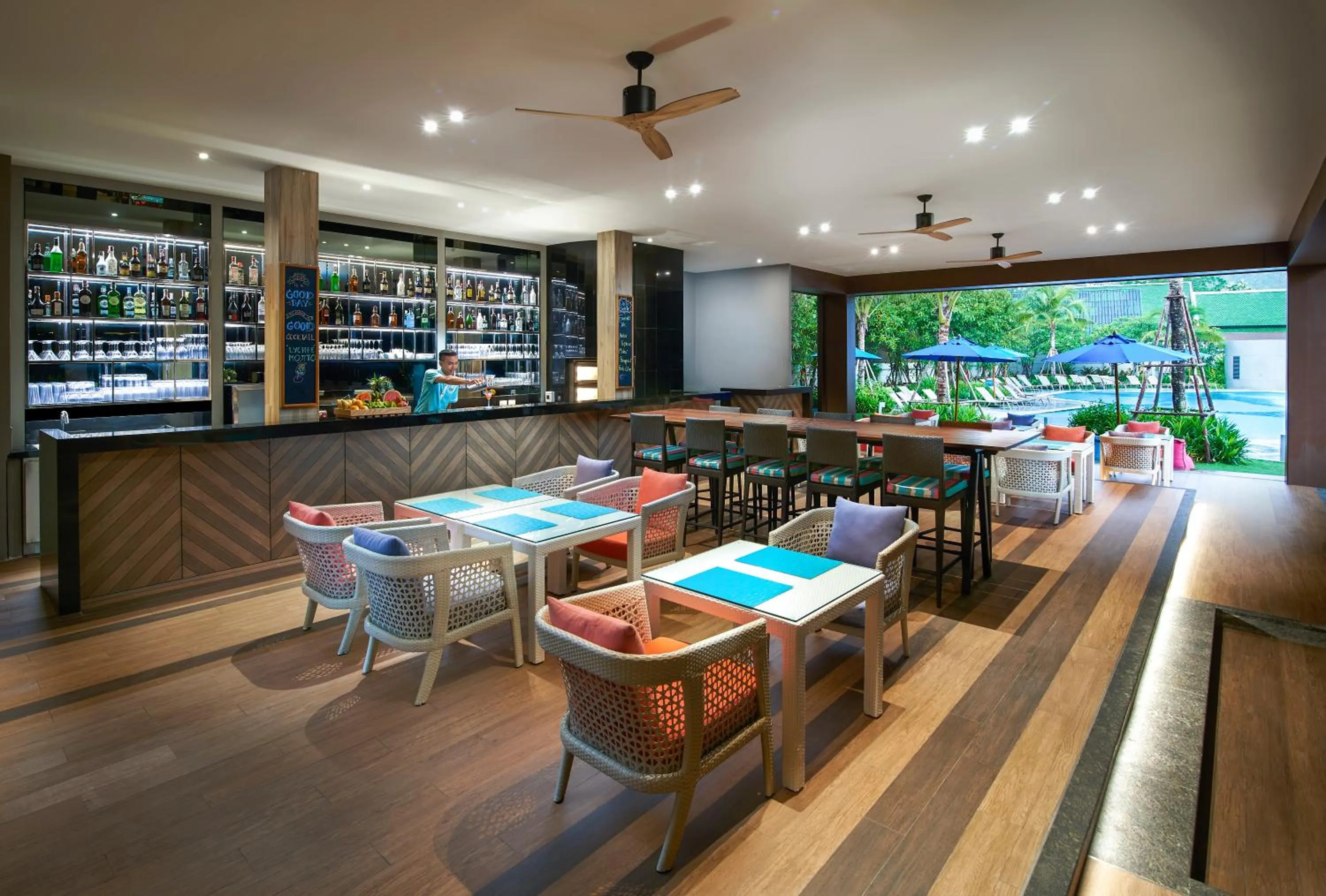 Restaurant/places to eat in OZO Phuket