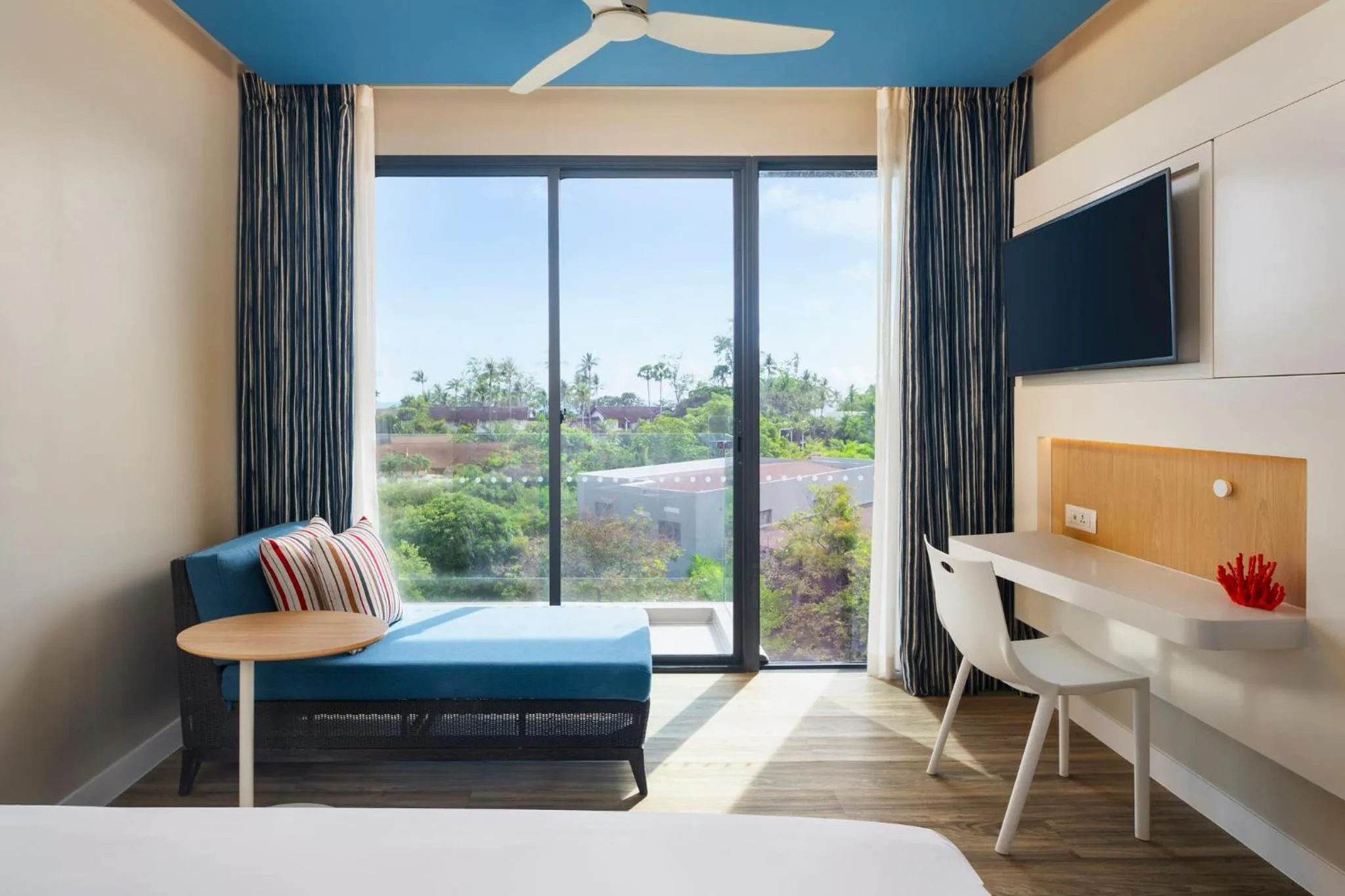 Photo of the whole room, Bed in OZO Phuket