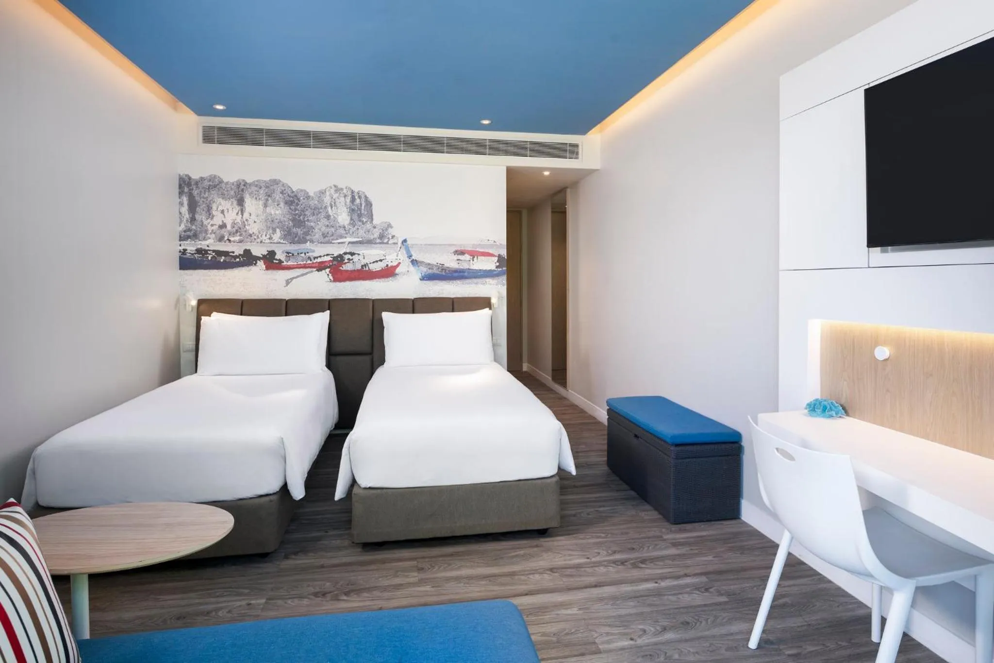 Photo of the whole room, Bed in OZO Phuket