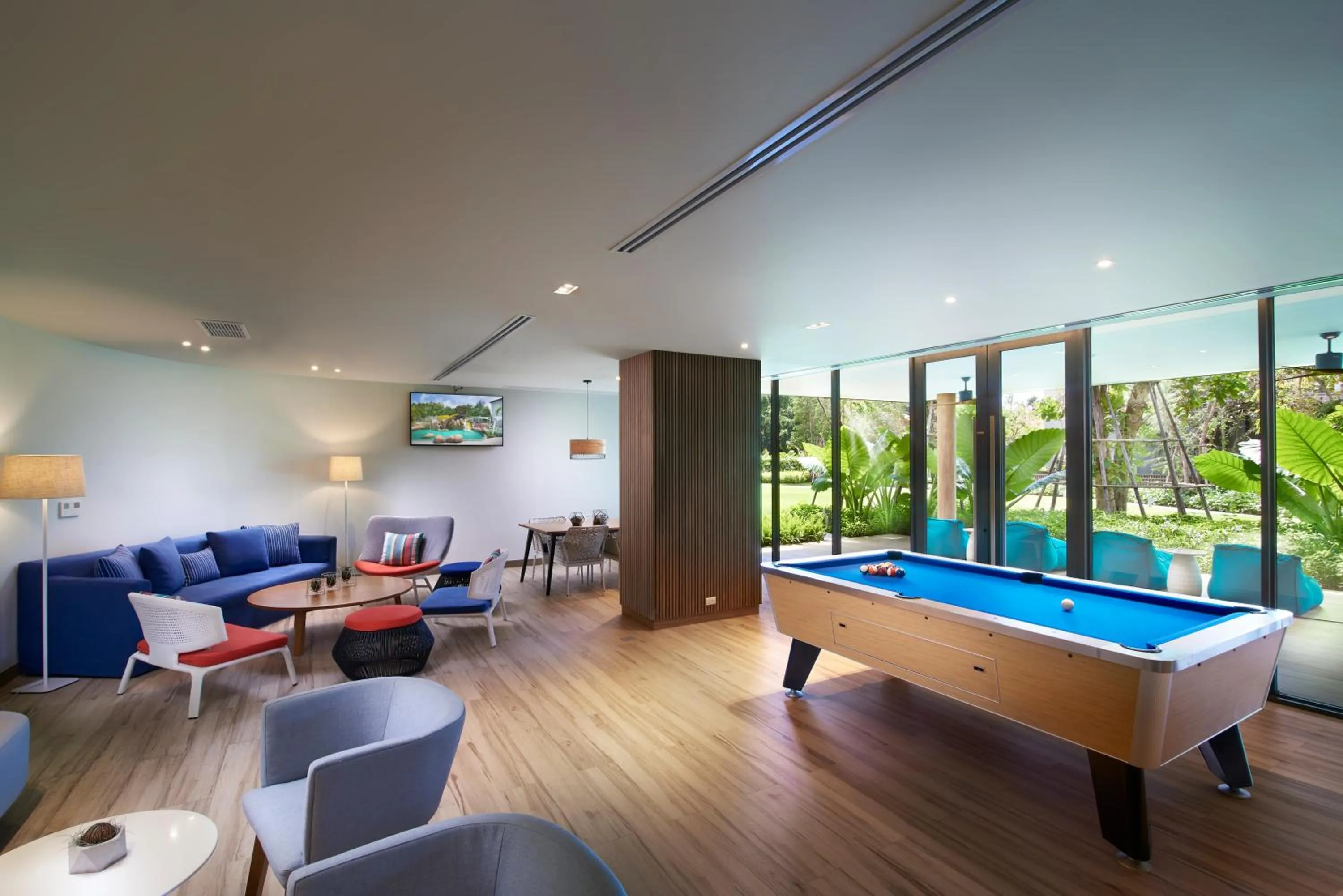 Entertainment in OZO Phuket