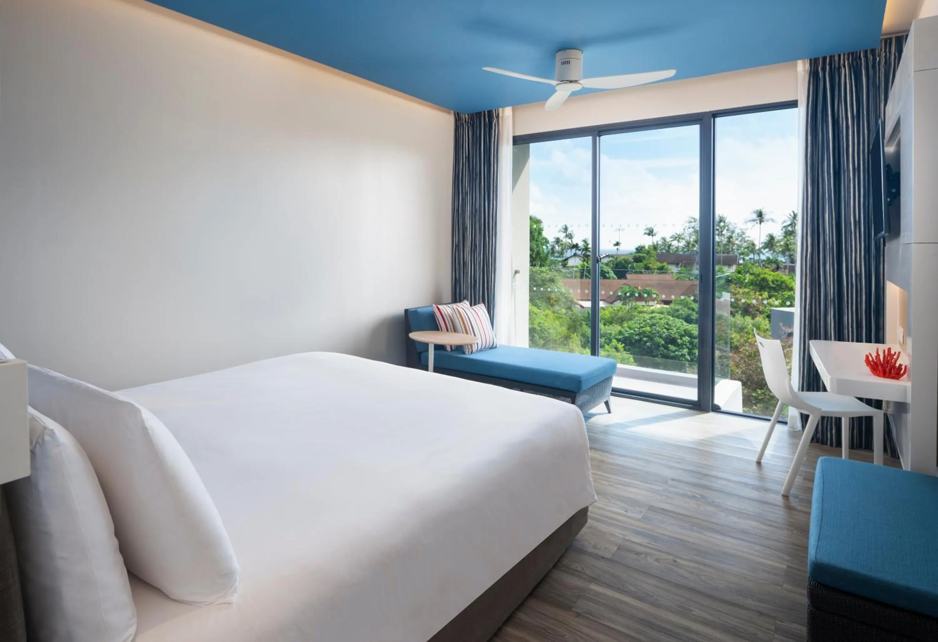 Guests, Bed in OZO Phuket