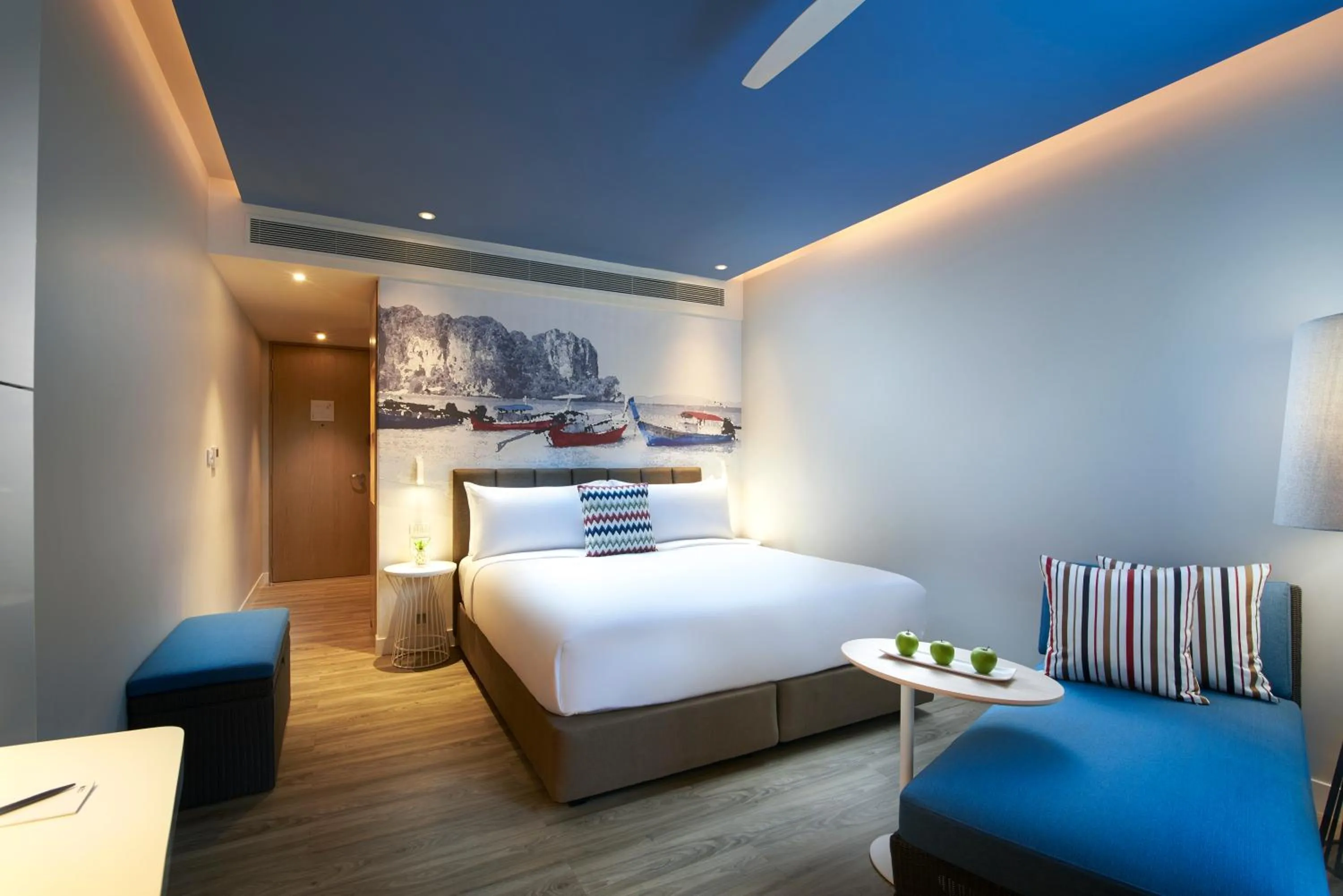 Photo of the whole room, Bed in OZO Phuket