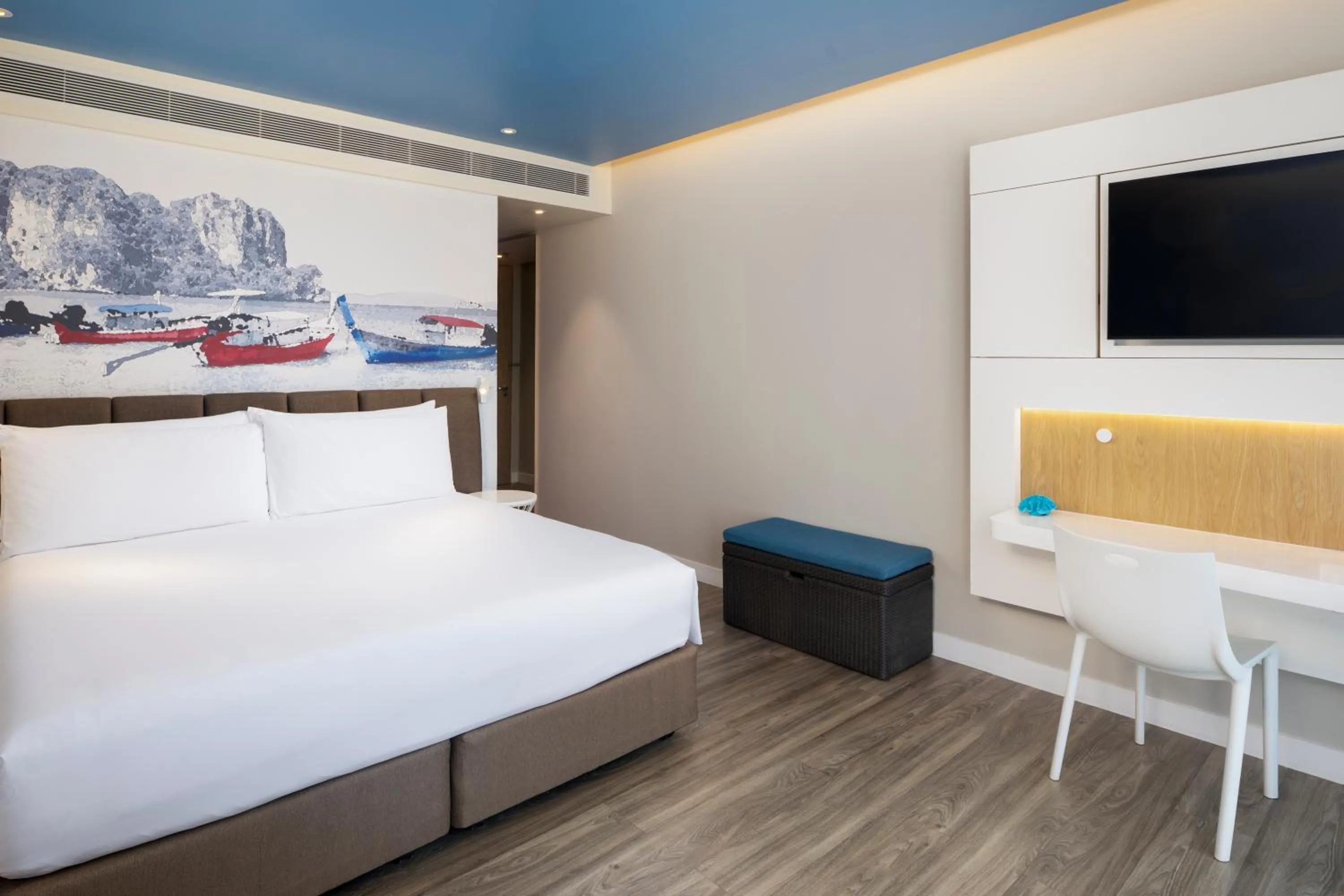 Guests, Bed in OZO Phuket