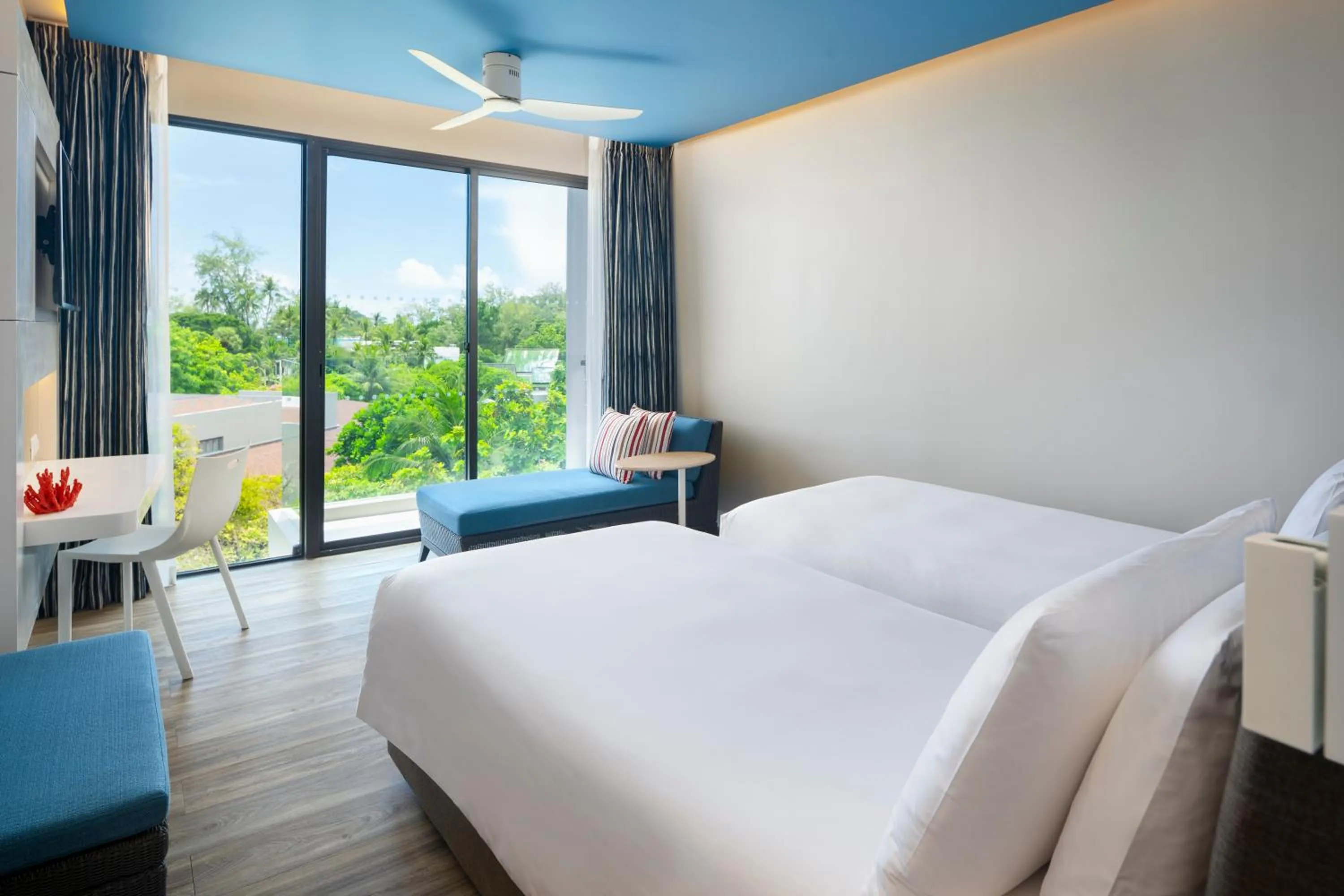 Garden view, Bed in OZO Phuket