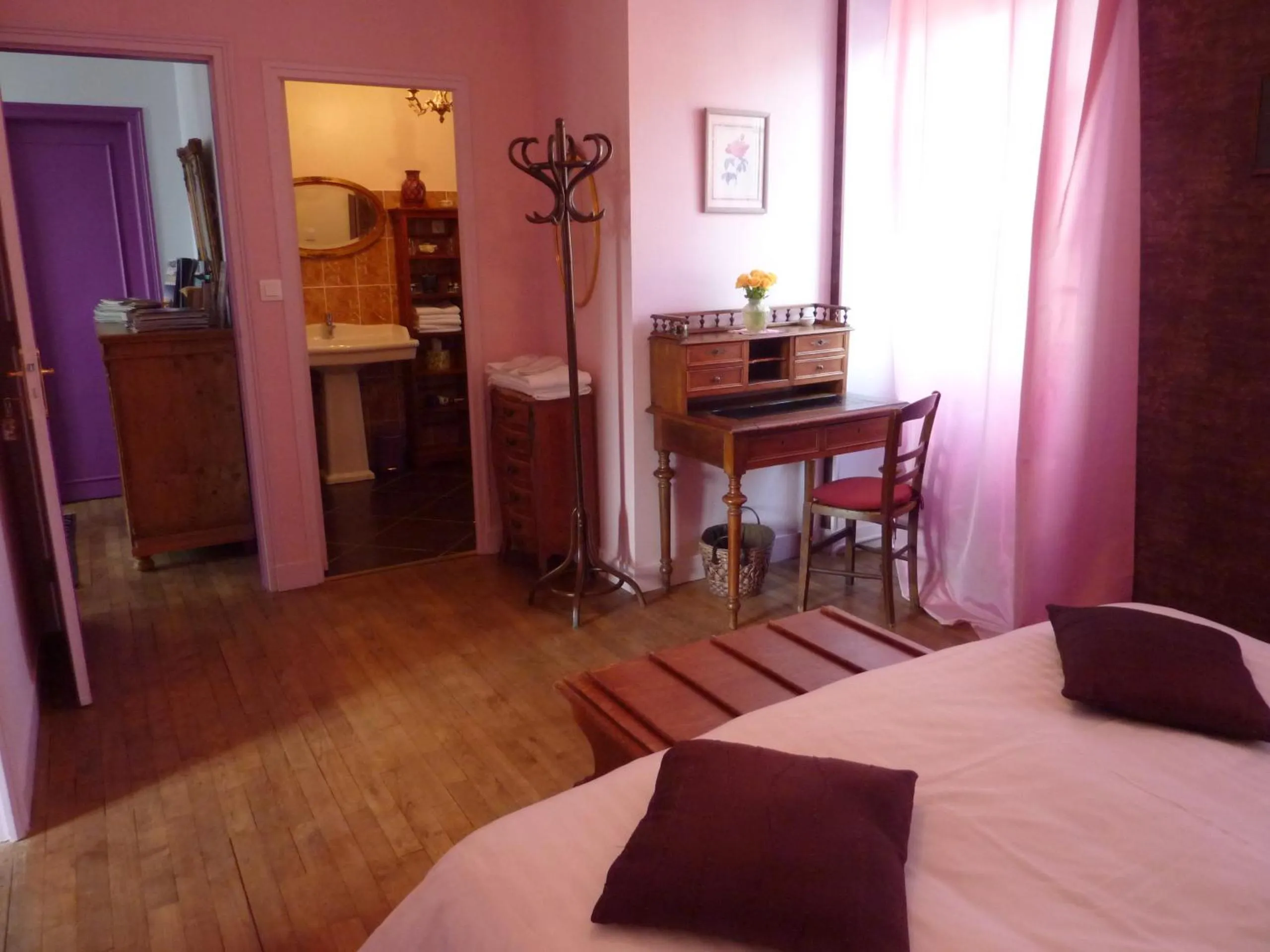 Bedroom in Maison d'Hôtes Les Belles de Mai