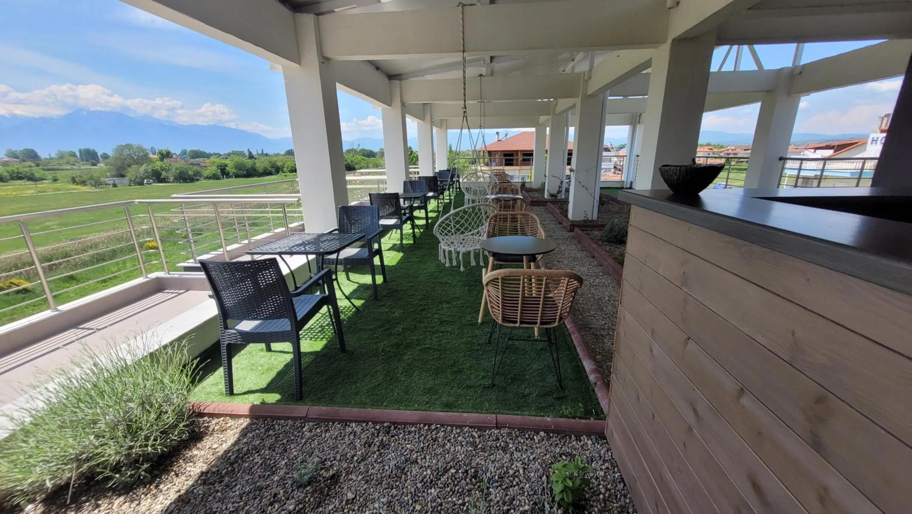 Restaurant/places to eat in Peloton Inn