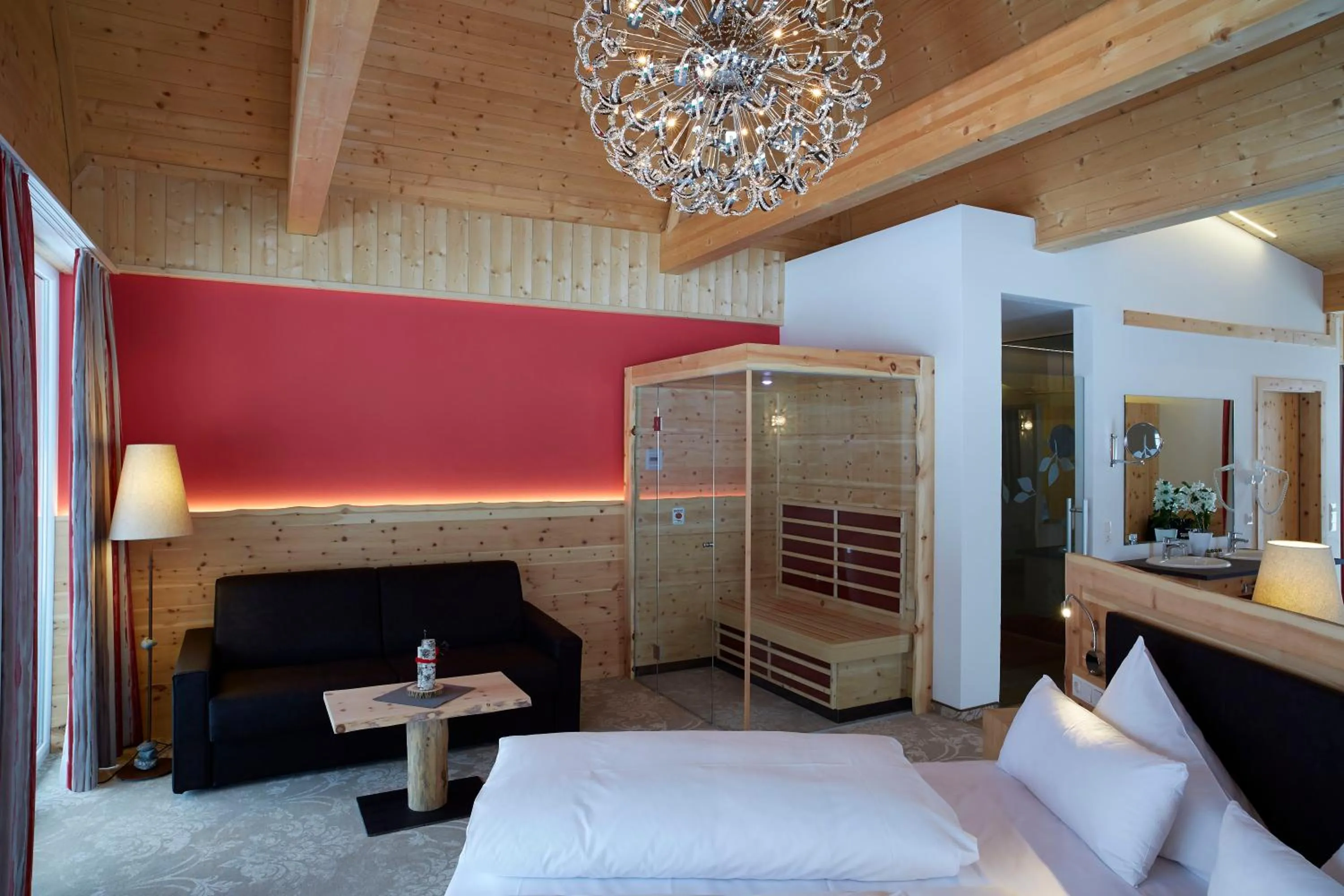 Bedroom, Bed in Romantik Resort & SPA Der Laterndl Hof