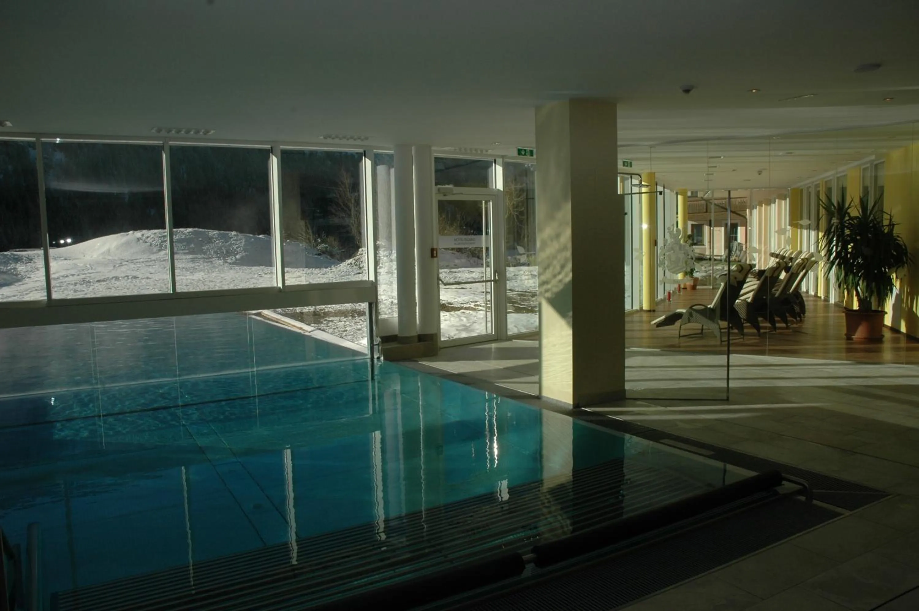 Swimming pool in Romantik Resort & SPA Der Laterndl Hof
